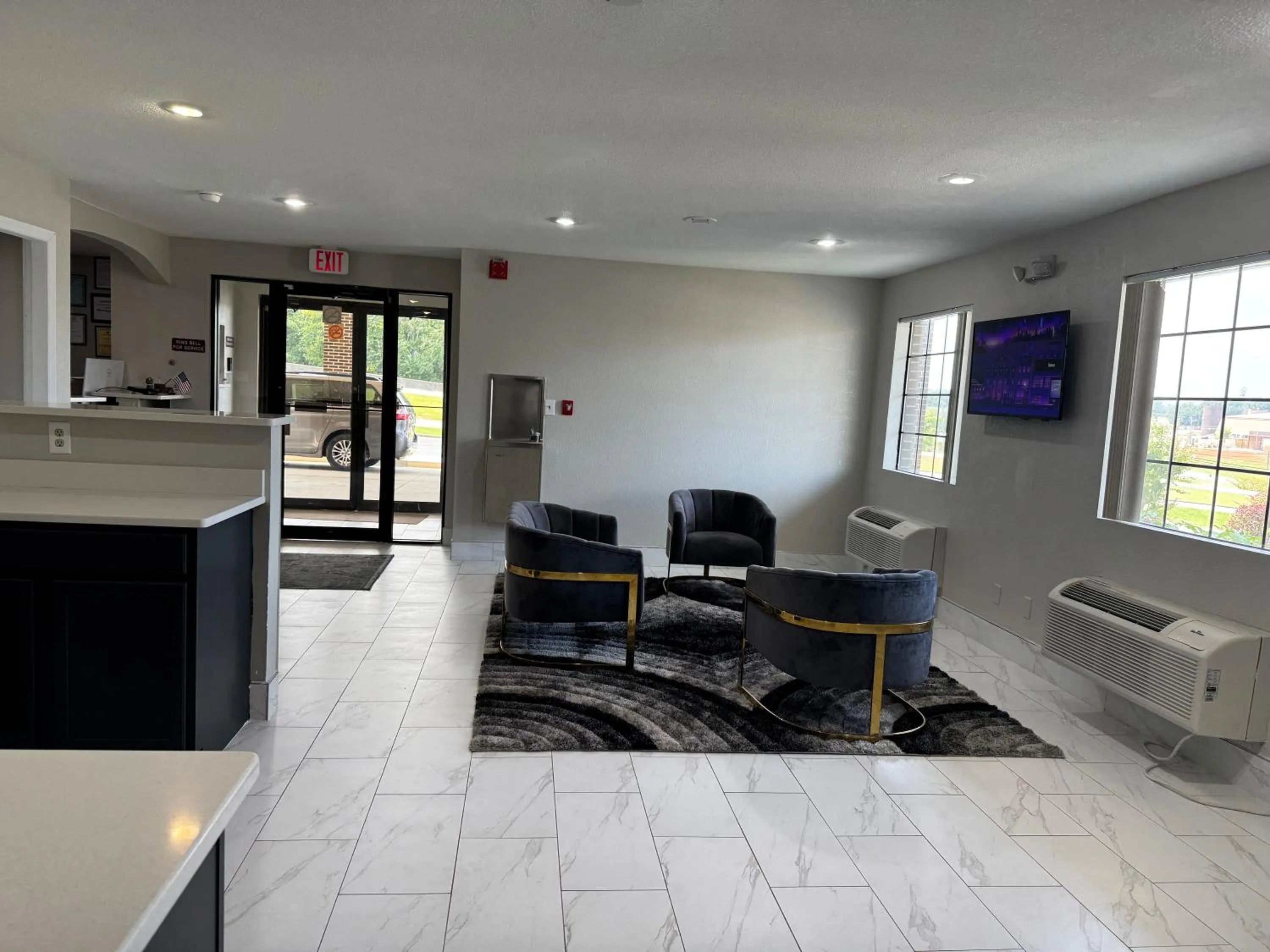 Lobby or reception in Lakeside Inn