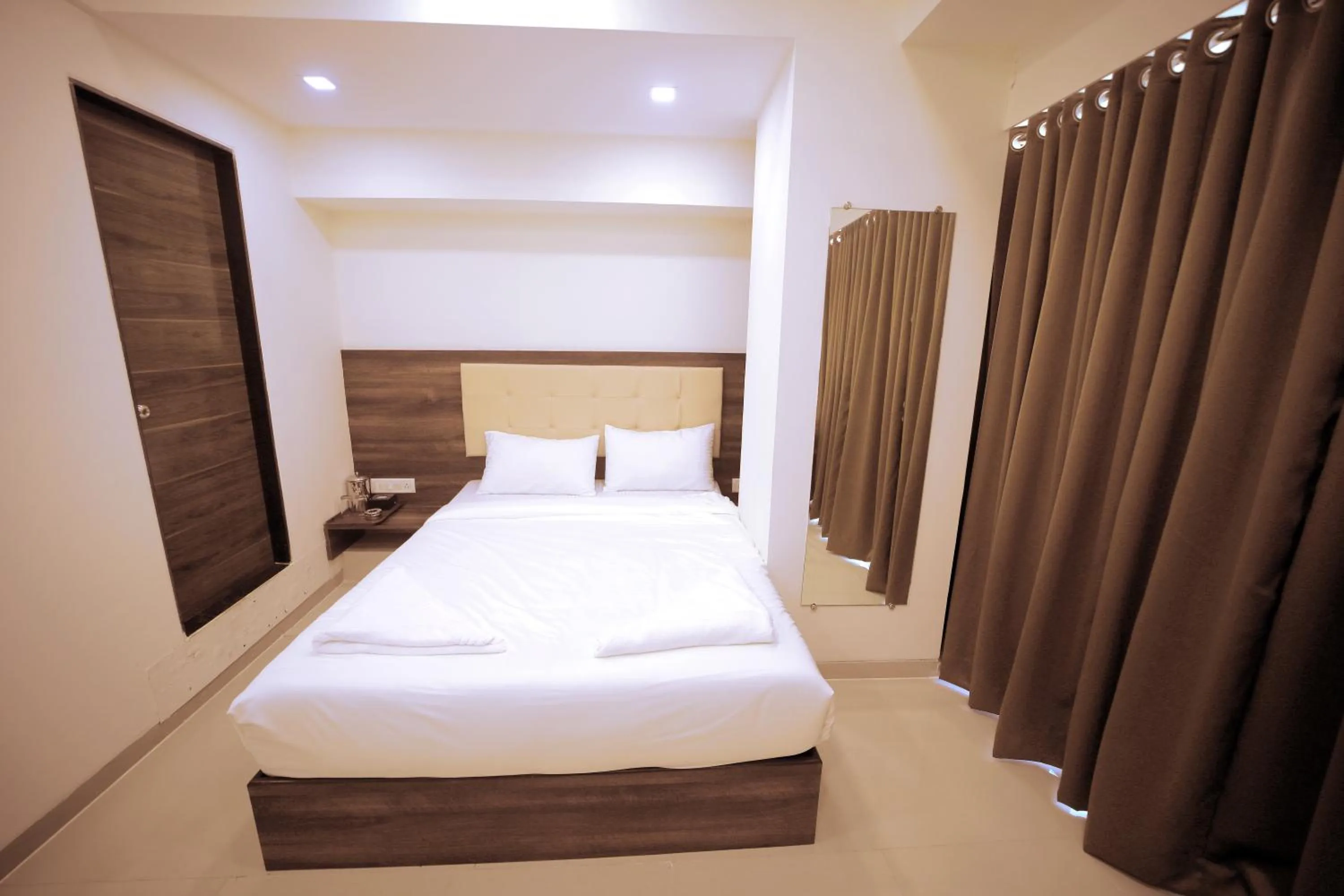 air conditioner in Hotel Precious Pearl