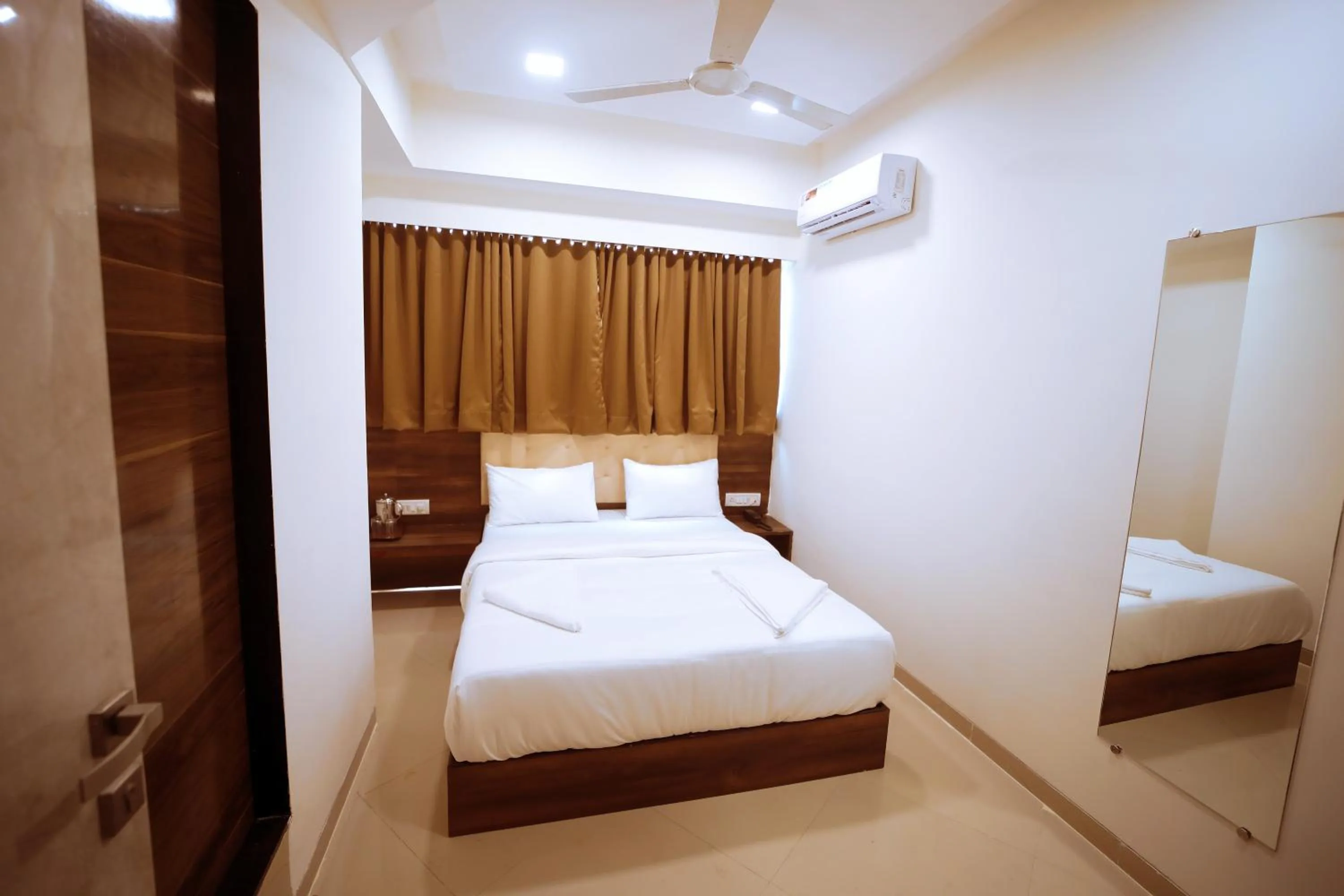 air conditioner in Hotel Precious Pearl