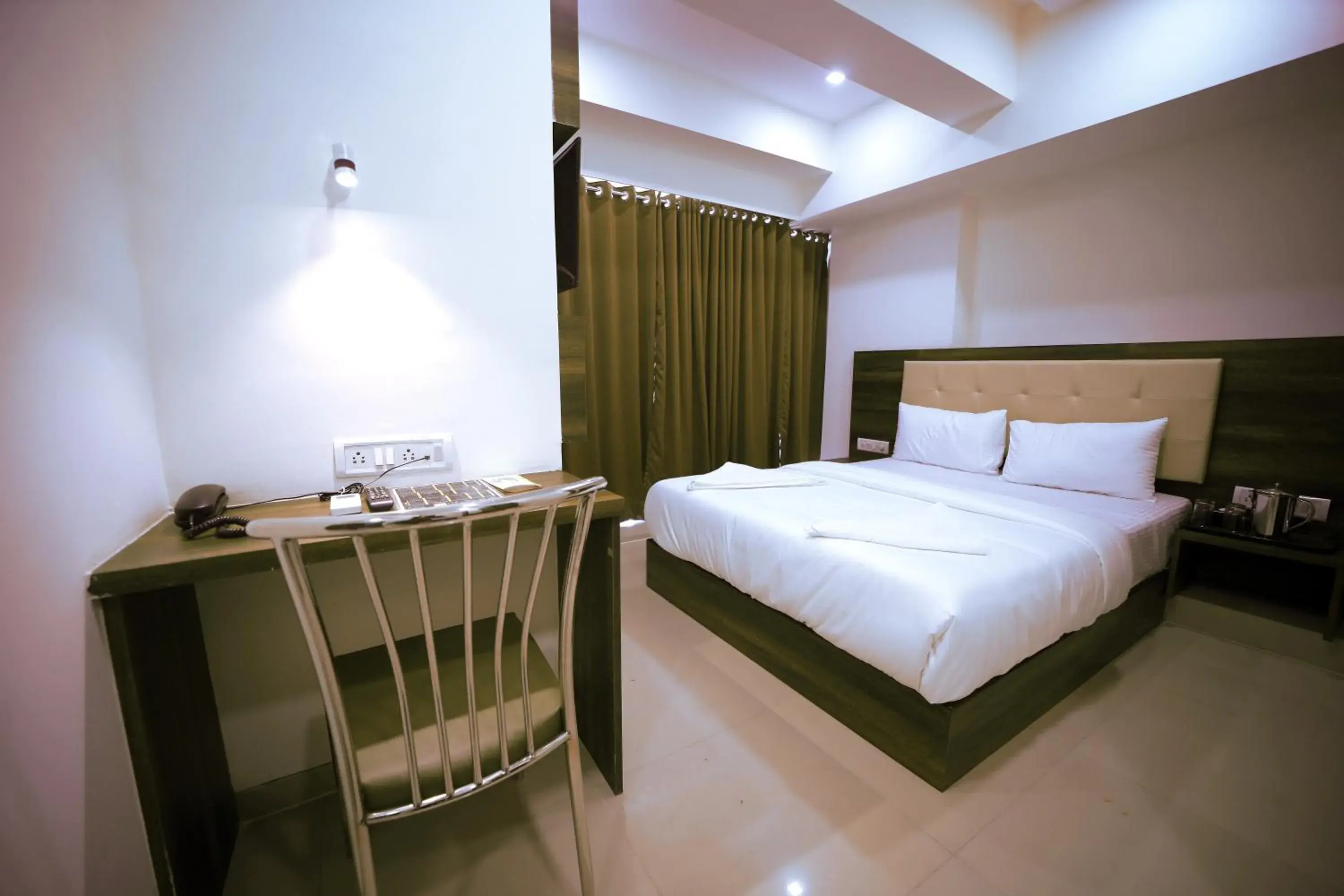 TV and multimedia in Hotel Precious Pearl TV and multimedia in Hotel Precious Pearl