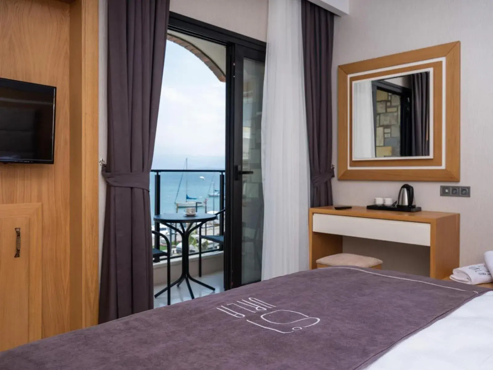 TV and multimedia, Bed in Ma-Si Urla Hotel TV and multimedia, Bed in Ma-Si Urla Hotel