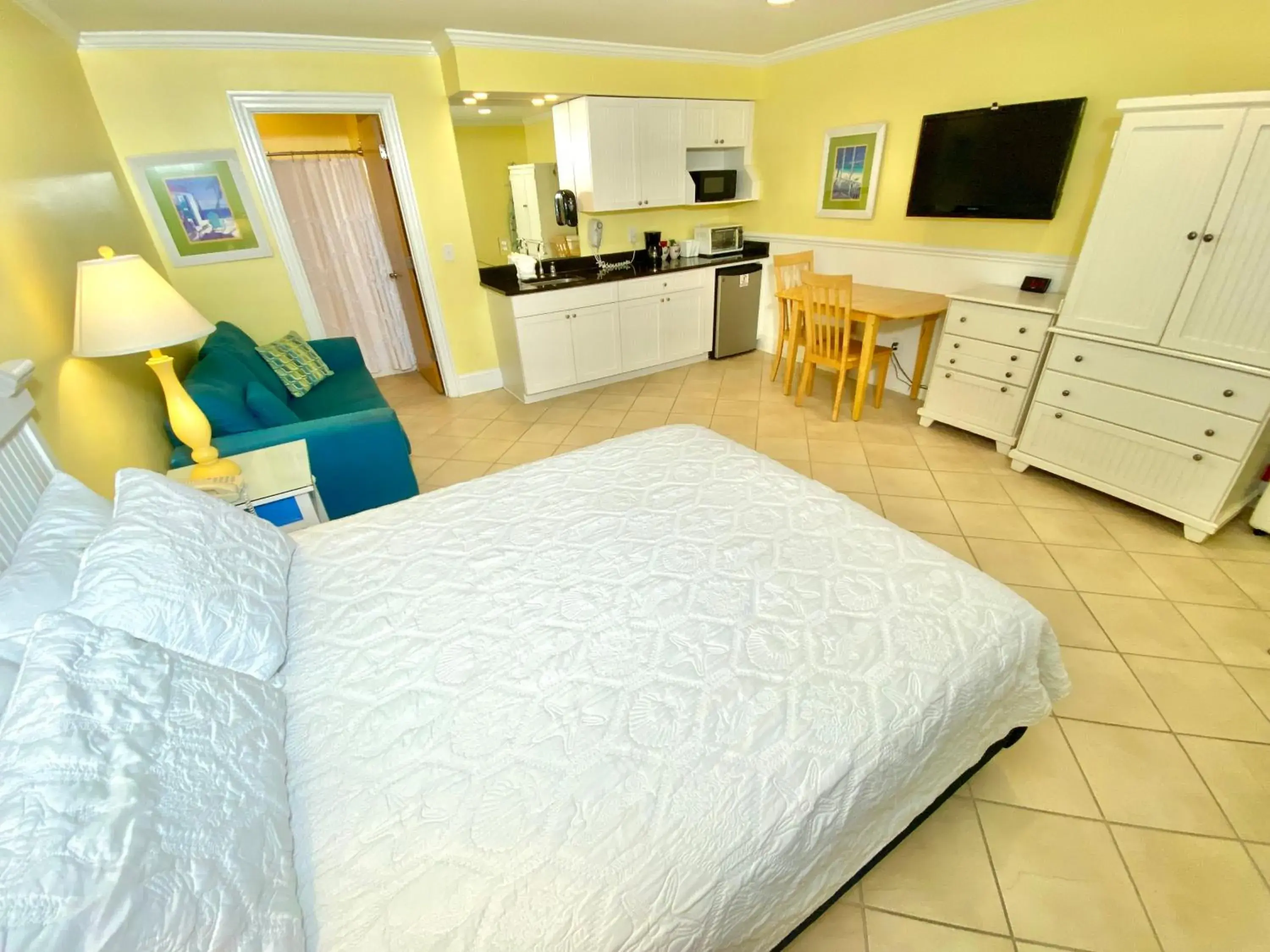 Queen Suite in Island Inn of Atlantic Beach Queen Suite in Island Inn of Atlantic Beach