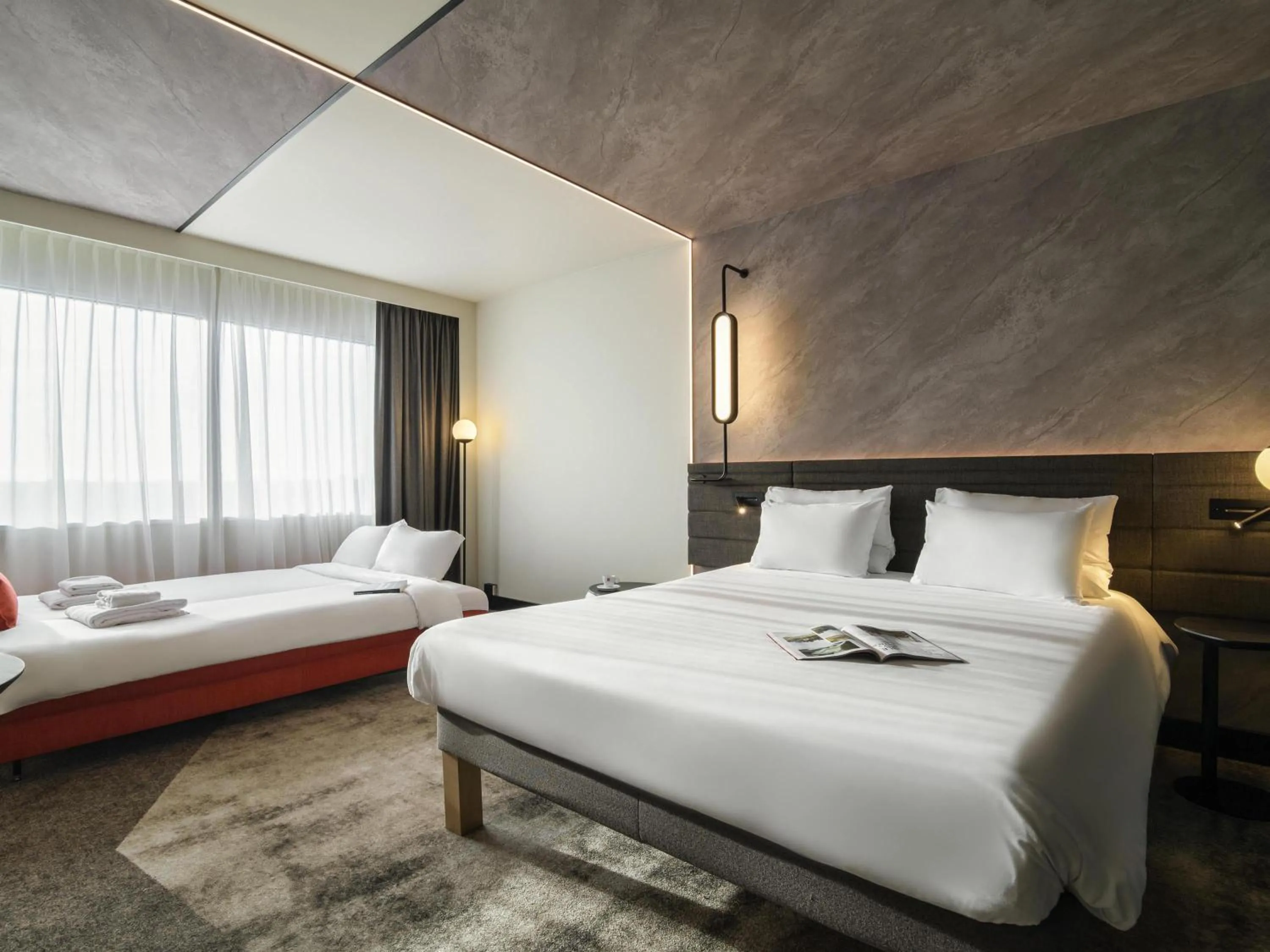 Bedroom, Bed in Novotel Rotterdam Brainpark