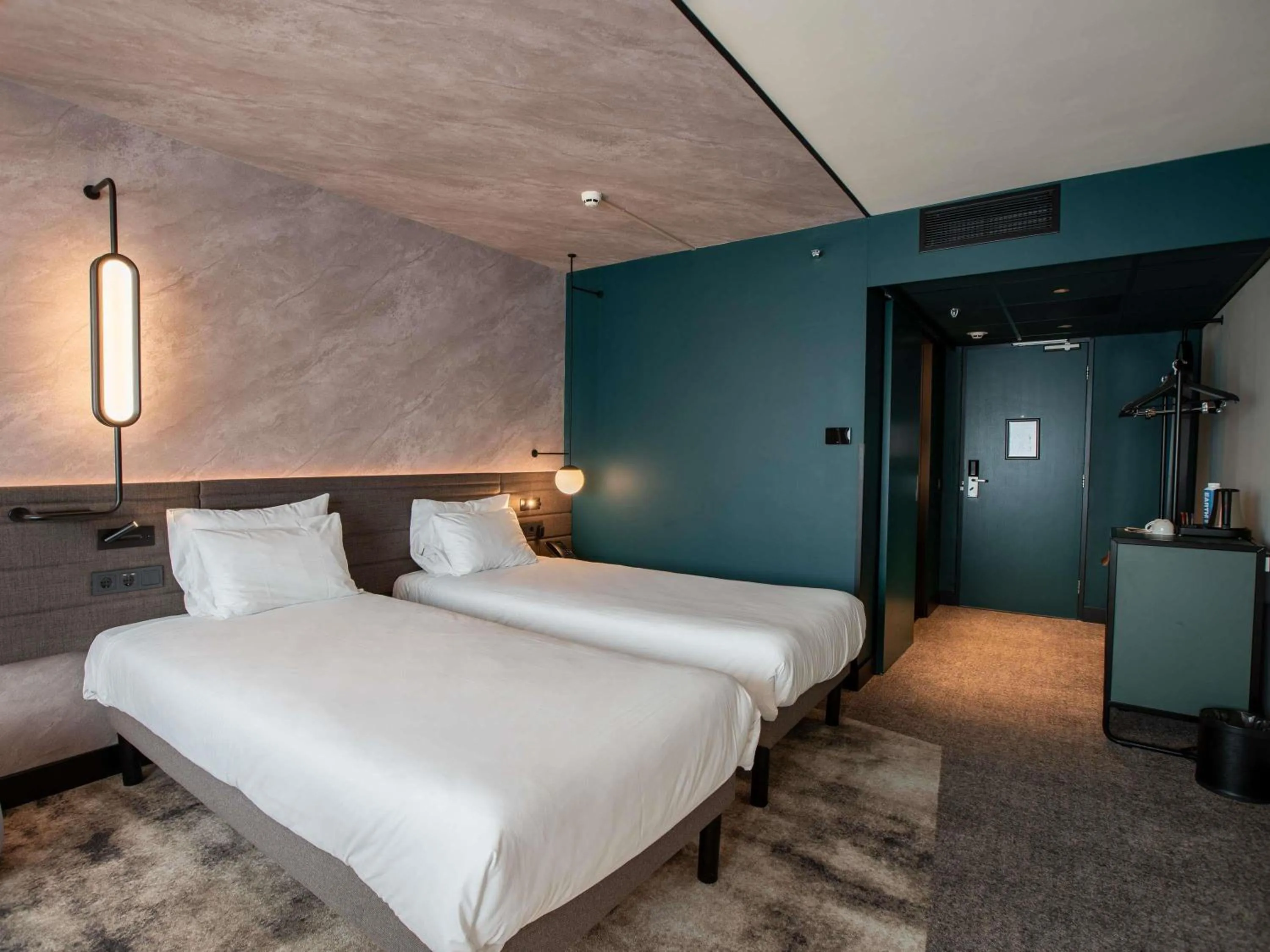 Bedroom, Bed in Novotel Rotterdam Brainpark