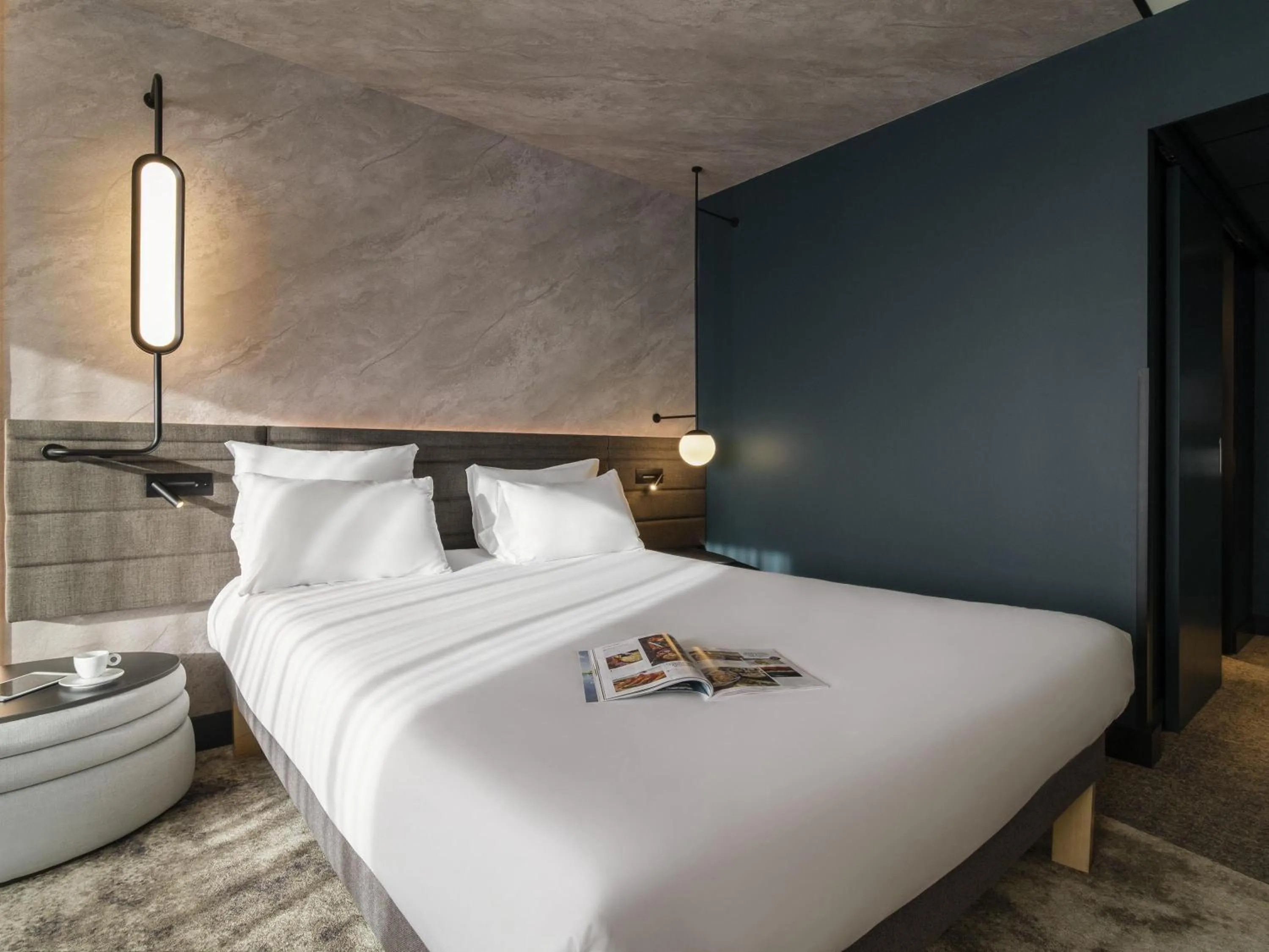 Bedroom, Bed in Novotel Rotterdam Brainpark