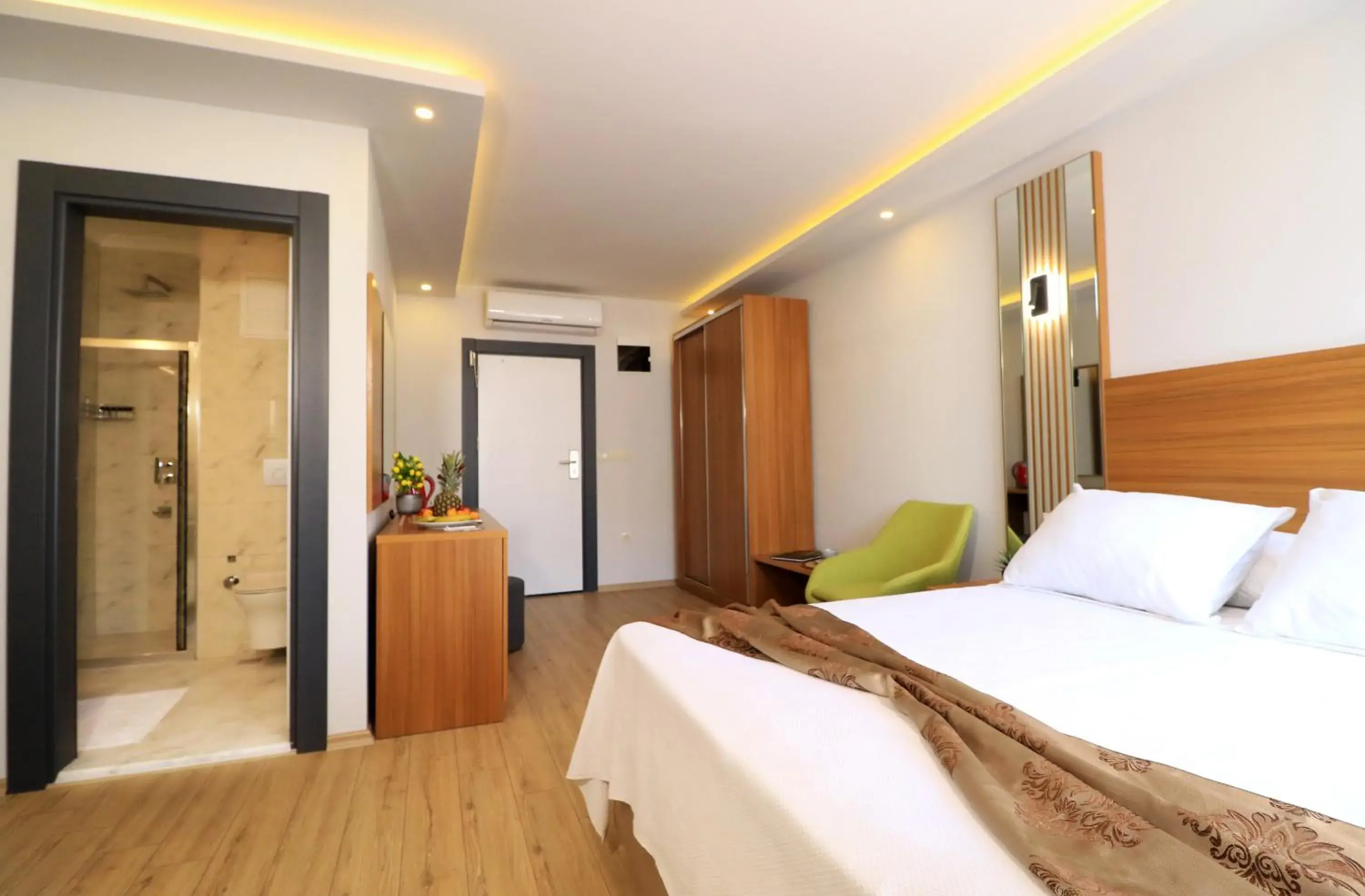 Bedroom, Bed in ALMIRCAN HOTEL Bedroom, Bed in ALMIRCAN HOTEL