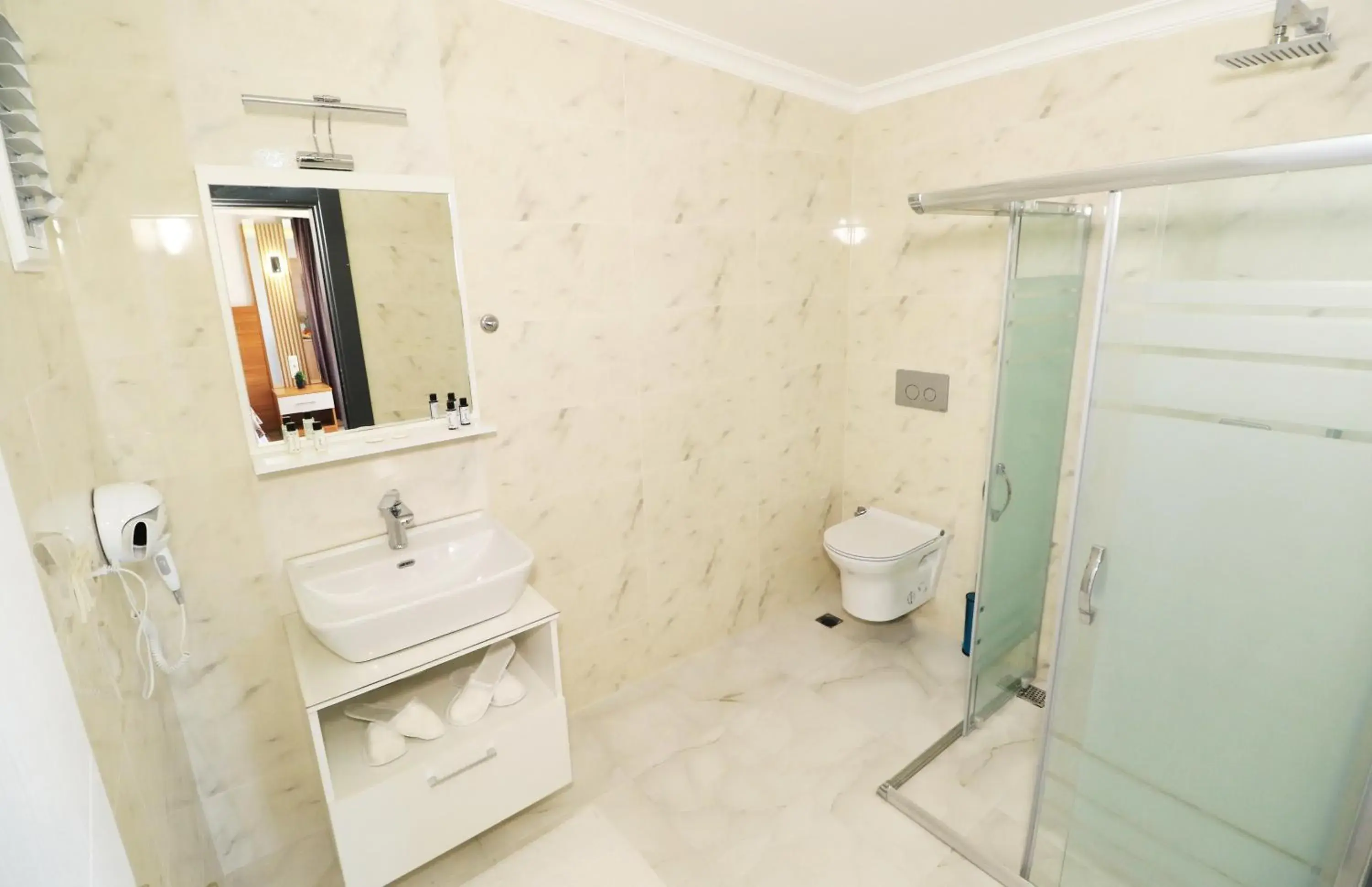 Bathroom in ALMIRCAN HOTEL Bathroom in ALMIRCAN HOTEL