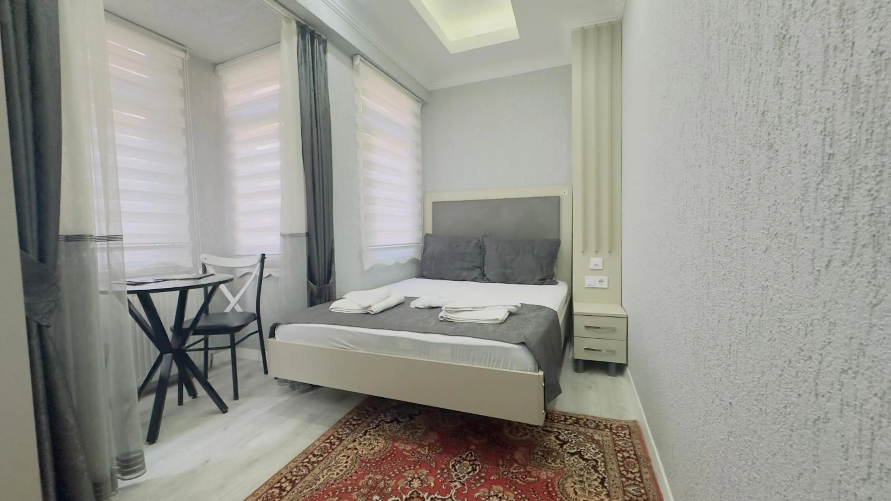 Photo of the whole room, Bed in La Mer Old City Hotel