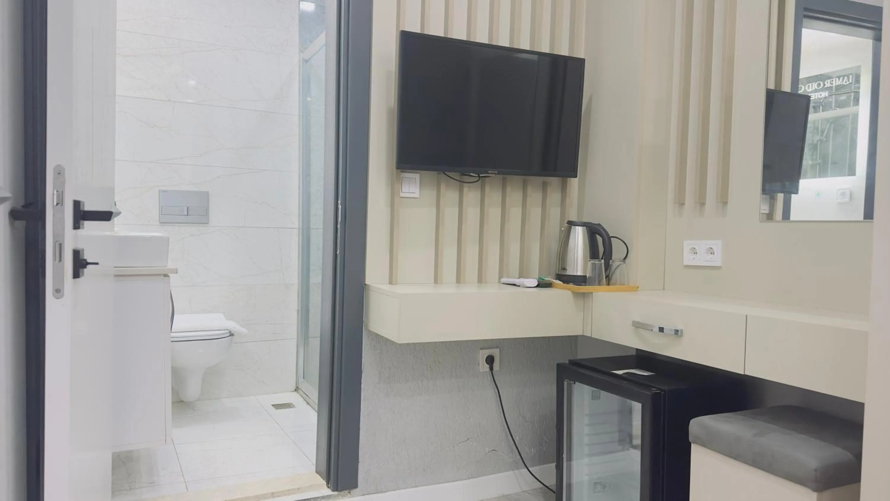 Bathroom in La Mer Old City Hotel