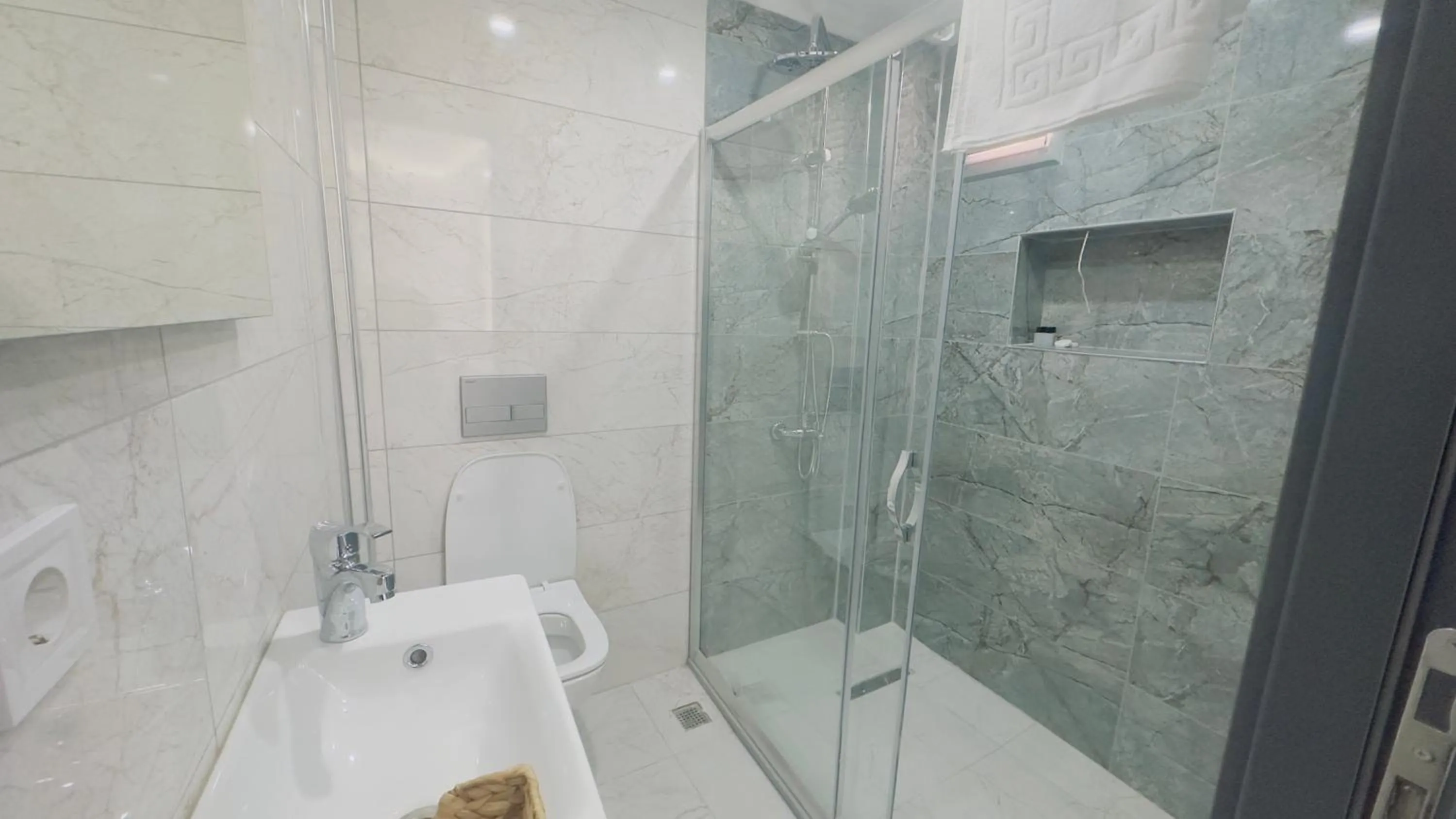 Shower in La Mer Old City Hotel