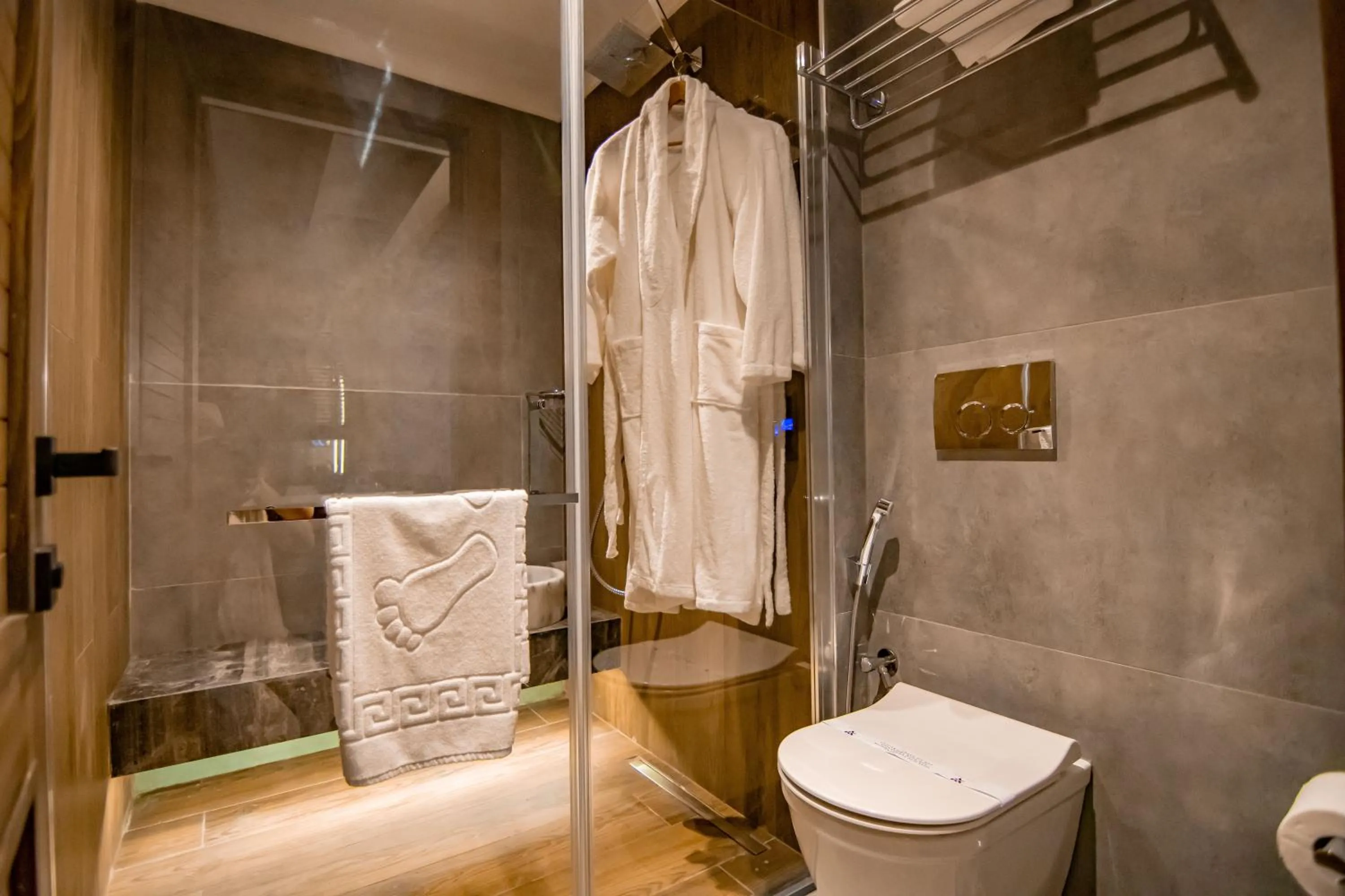 Shower in Hayal Vadisi Suite Hotel