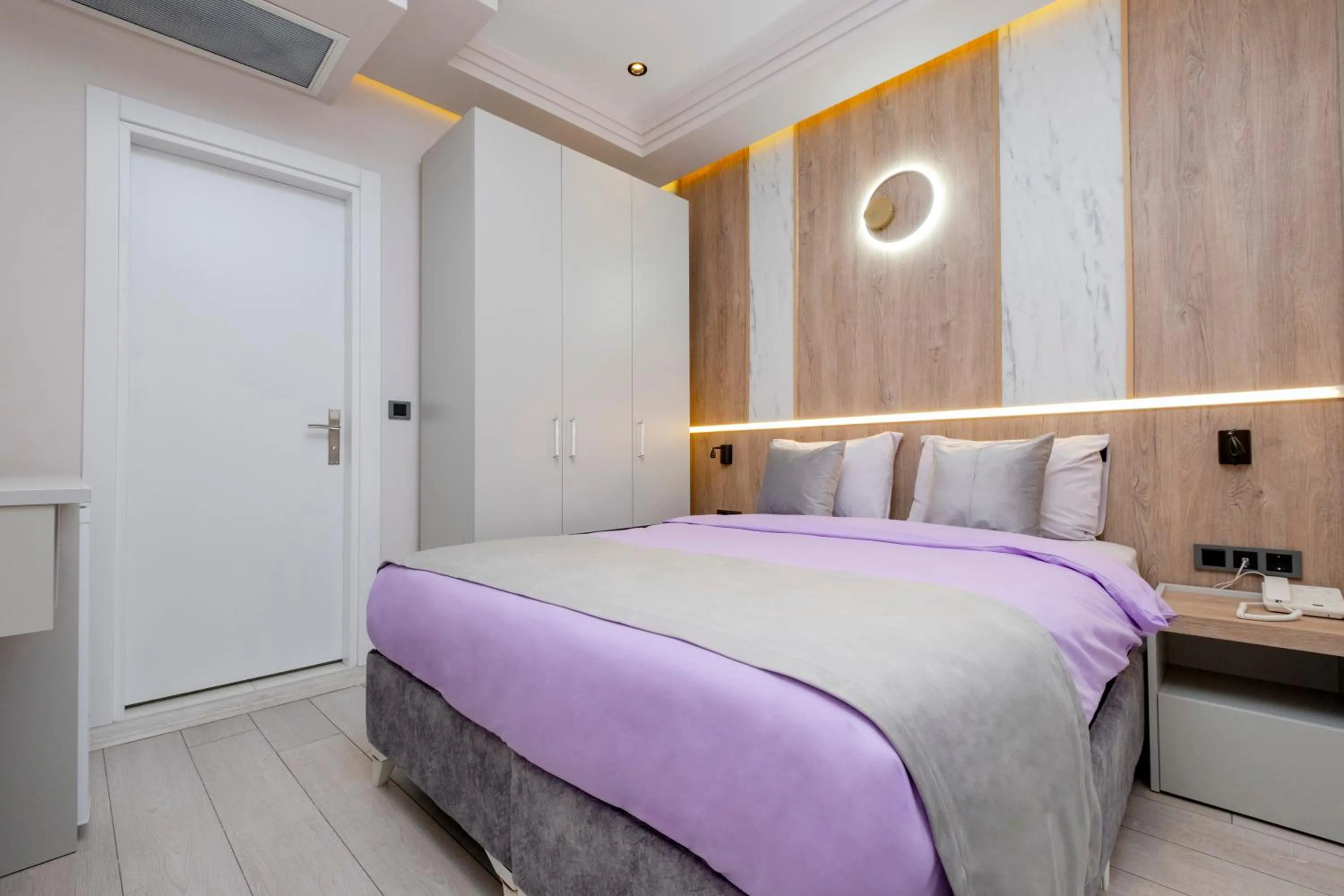 Bed in Lavender Airport Hotel