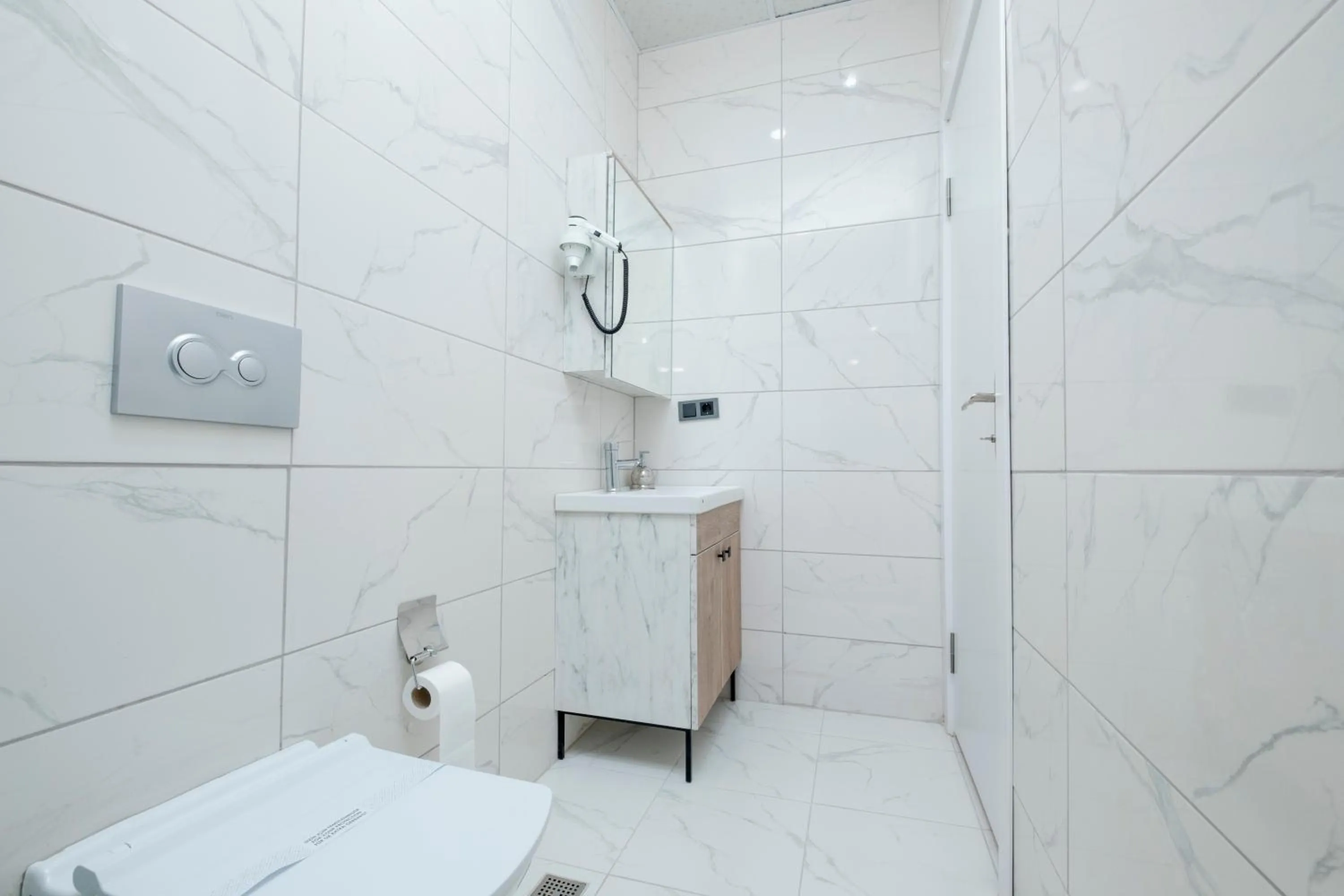 Bathroom in Lavender Airport Hotel