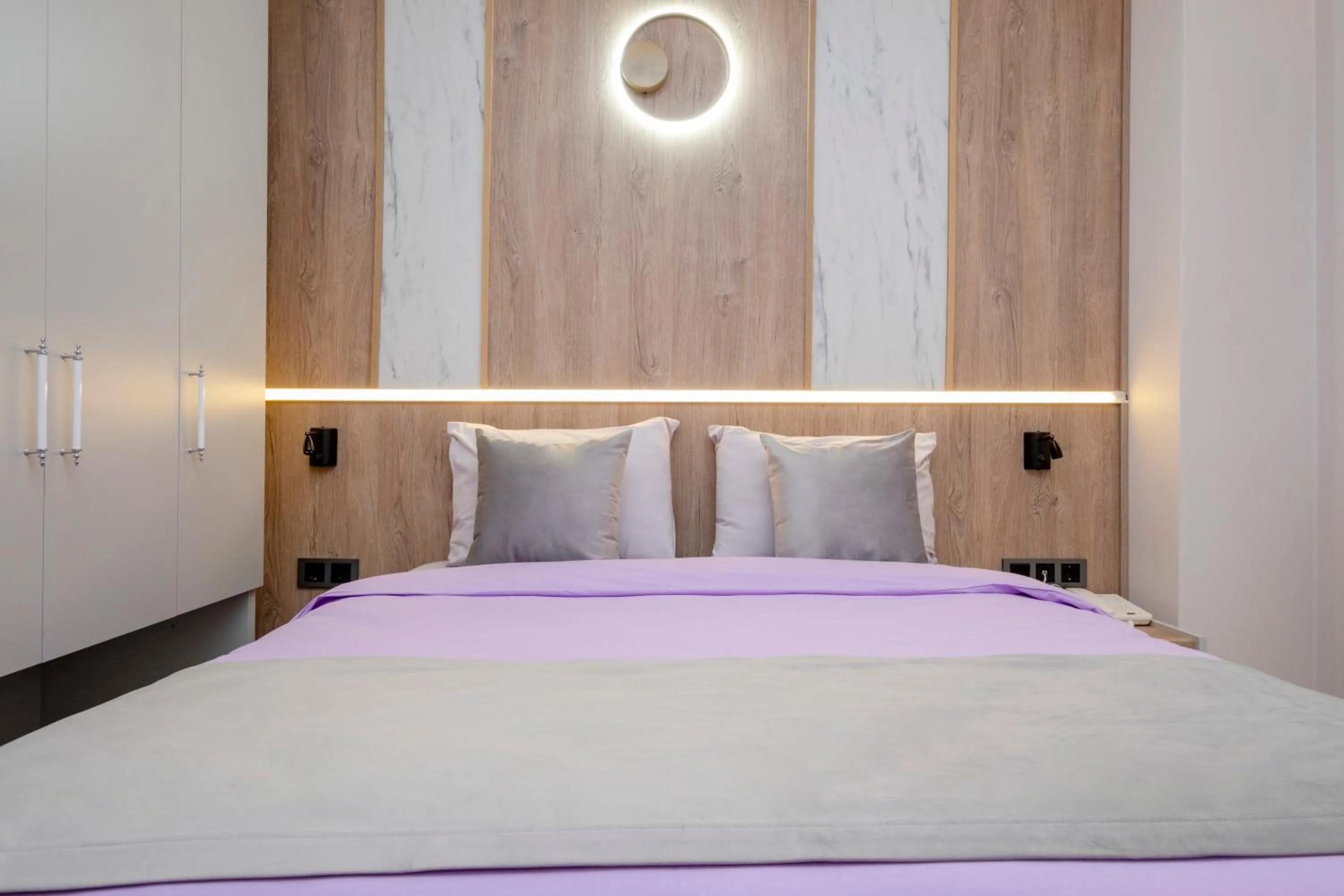 Bed in Lavender Airport Hotel