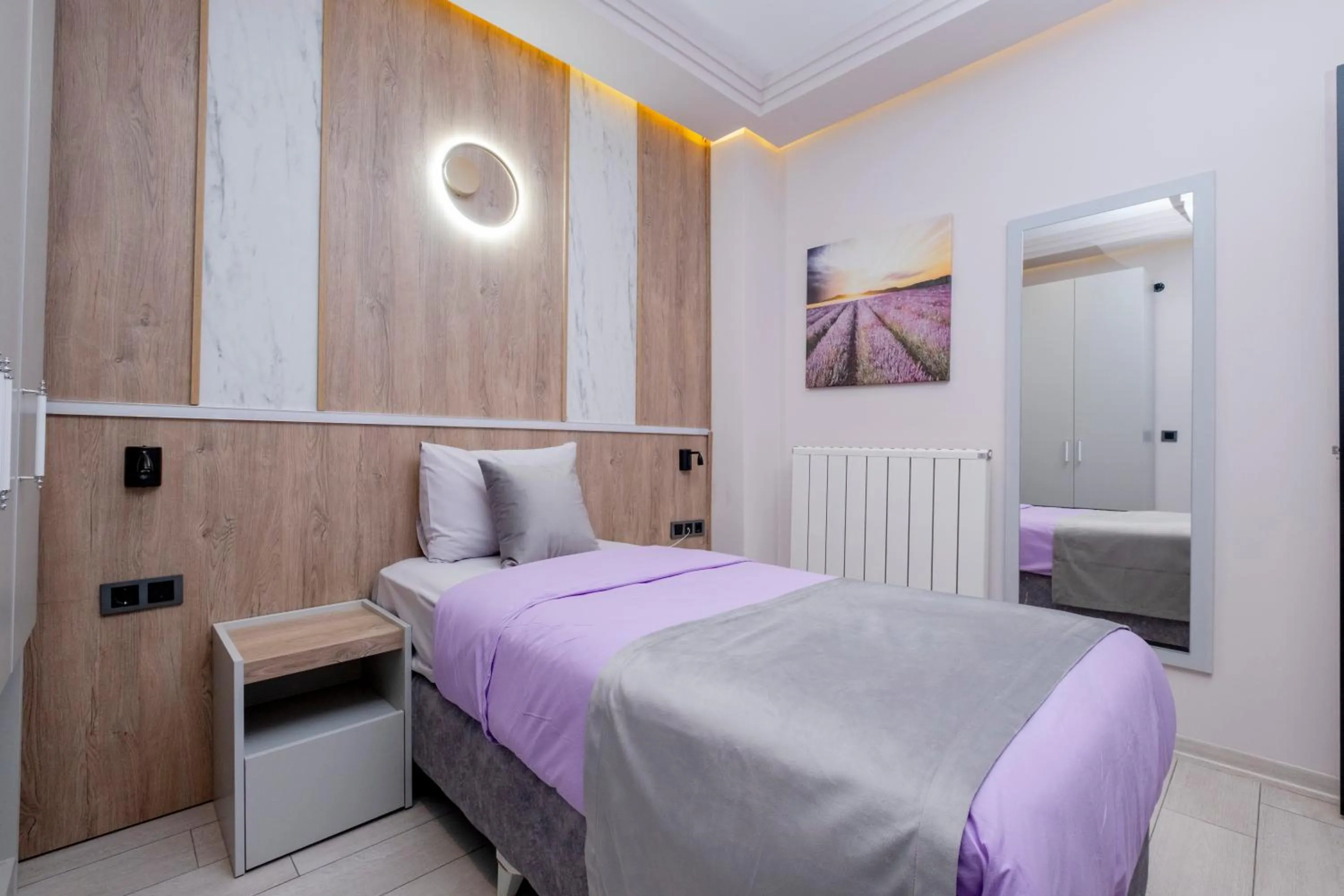 Bed in Lavender Airport Hotel