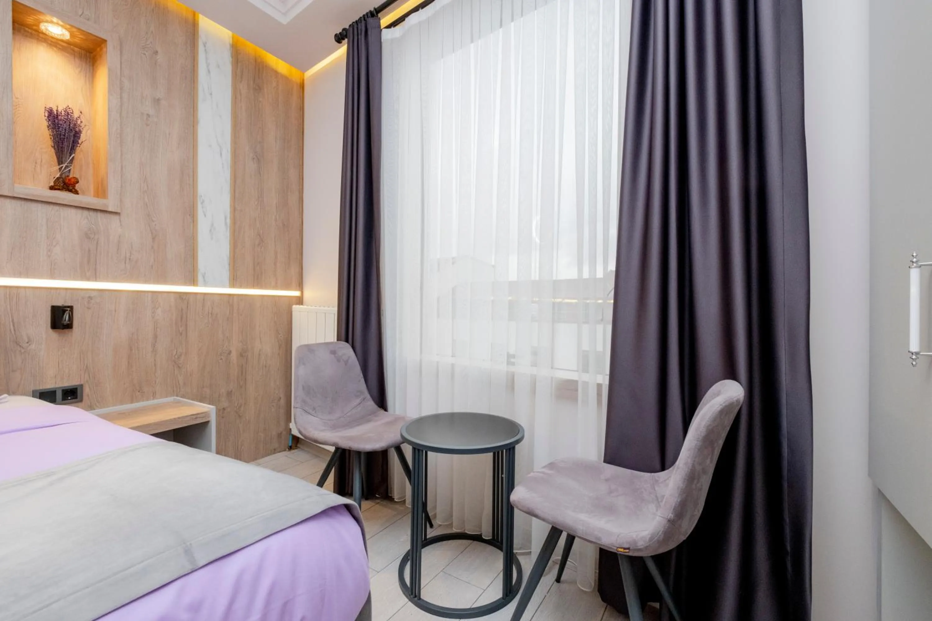 Seating area, Bed in Lavender Airport Hotel