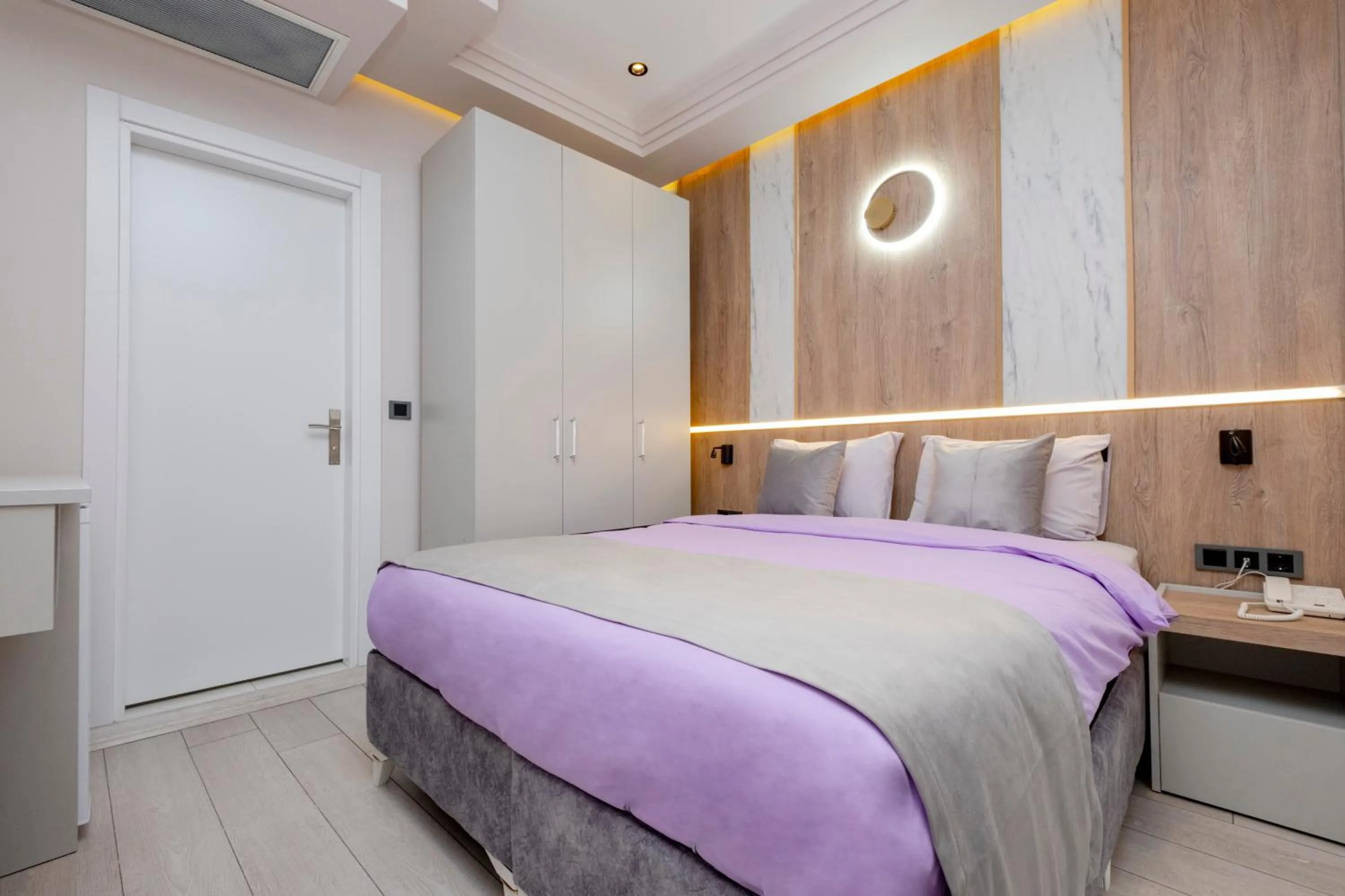 Photo of the whole room, Bed in Lavender Airport Hotel