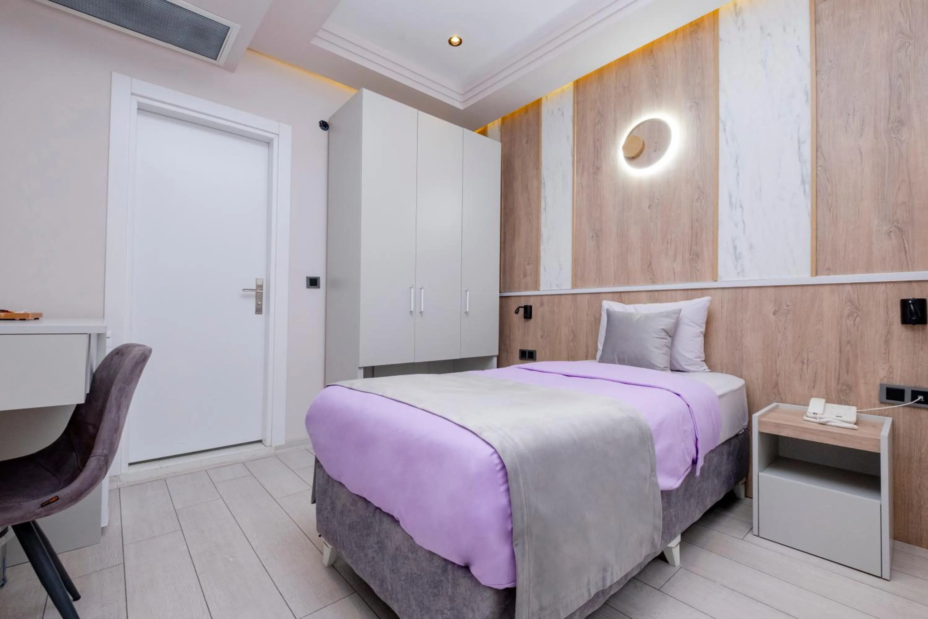 Bed in Lavender Airport Hotel