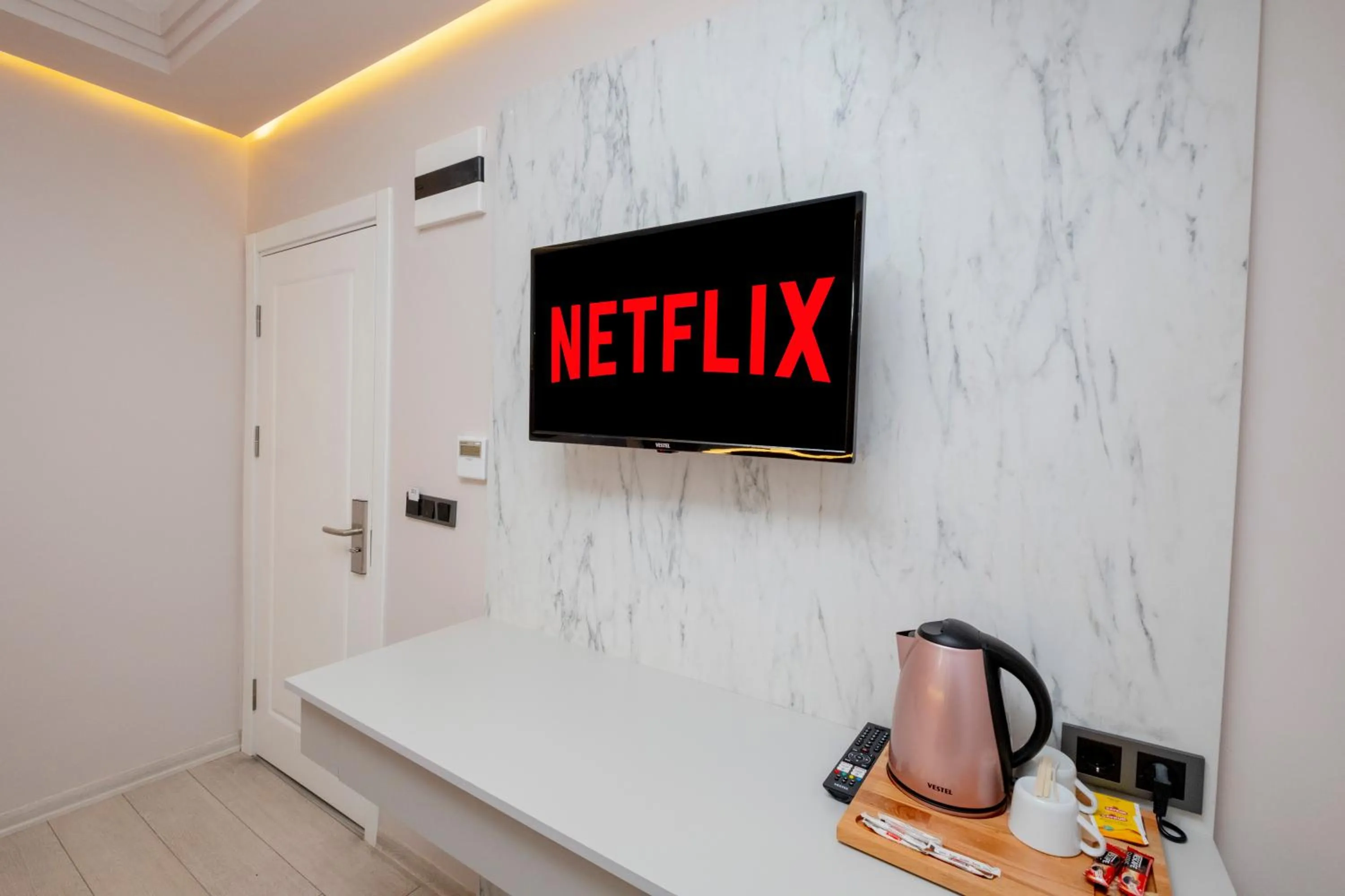 TV and multimedia in Lavender Airport Hotel