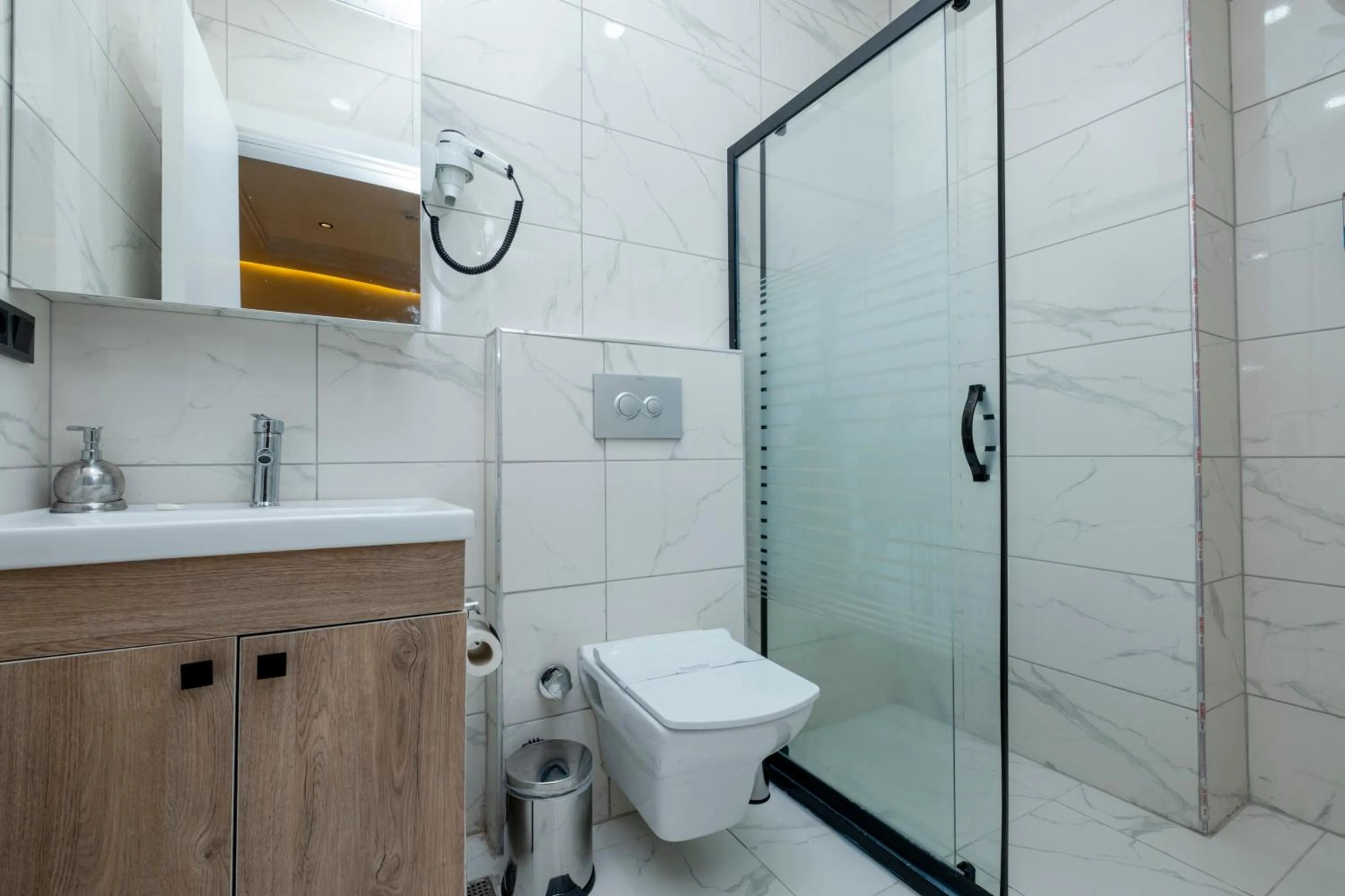 Toilet in Lavender Airport Hotel