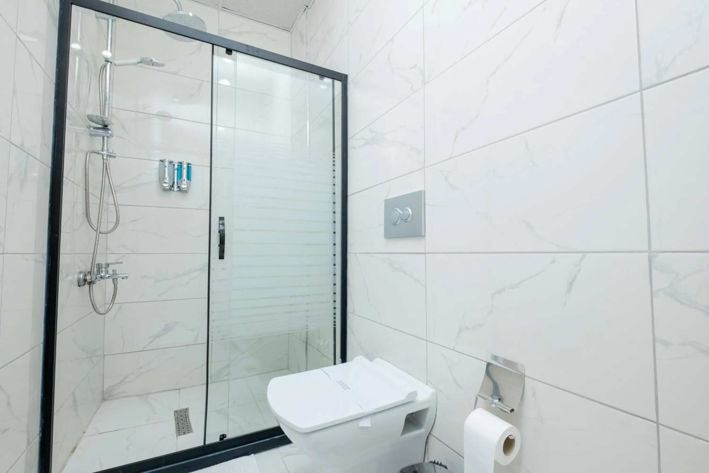 Shower in Lavender Airport Hotel