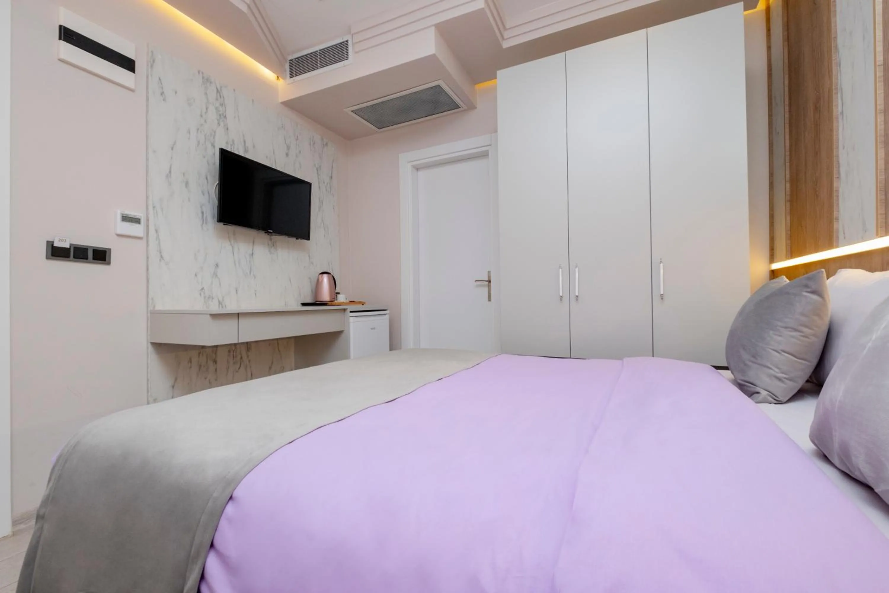 Photo of the whole room, Bed in Lavender Airport Hotel