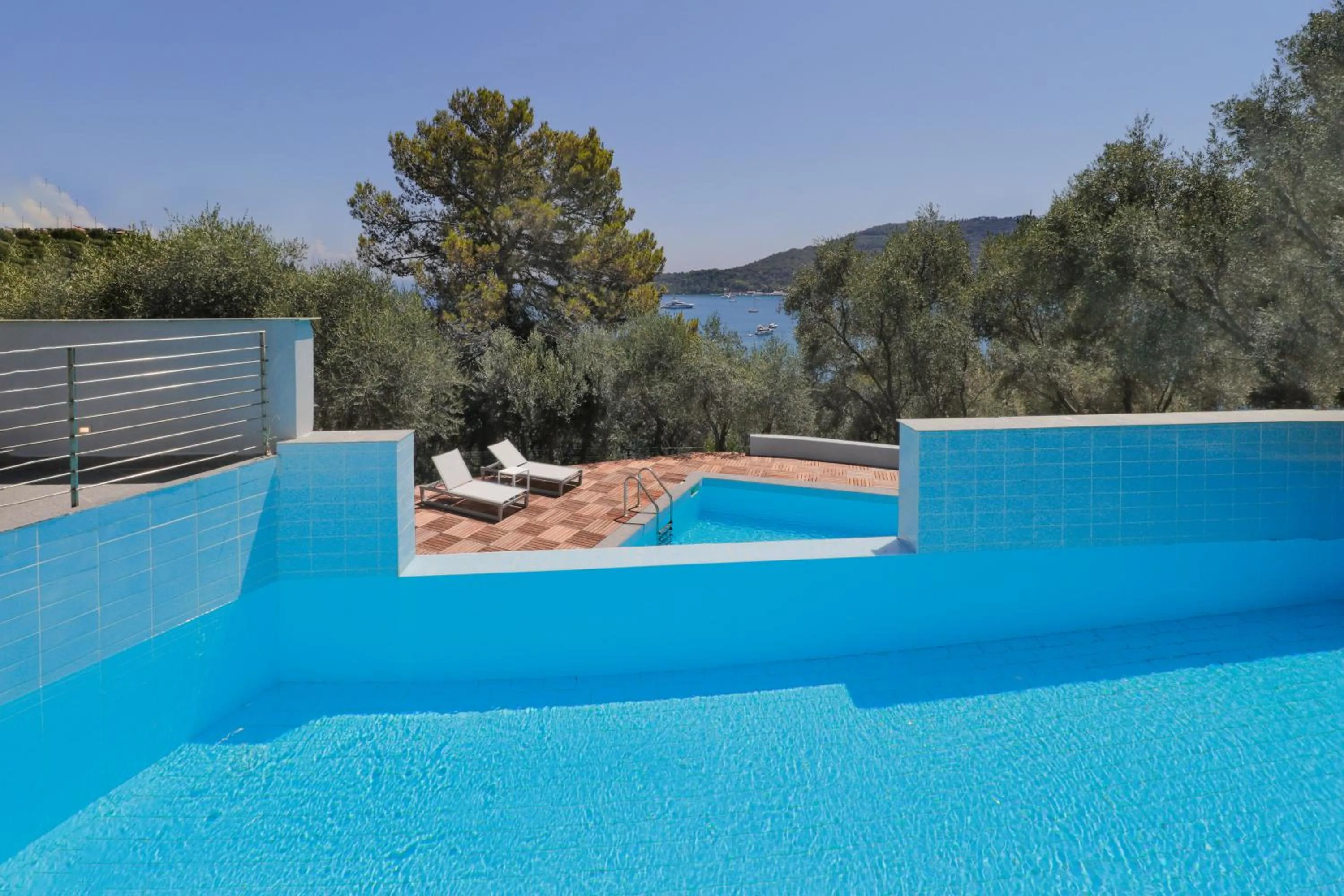 Swimming pool in Cristallo Park Hotel
