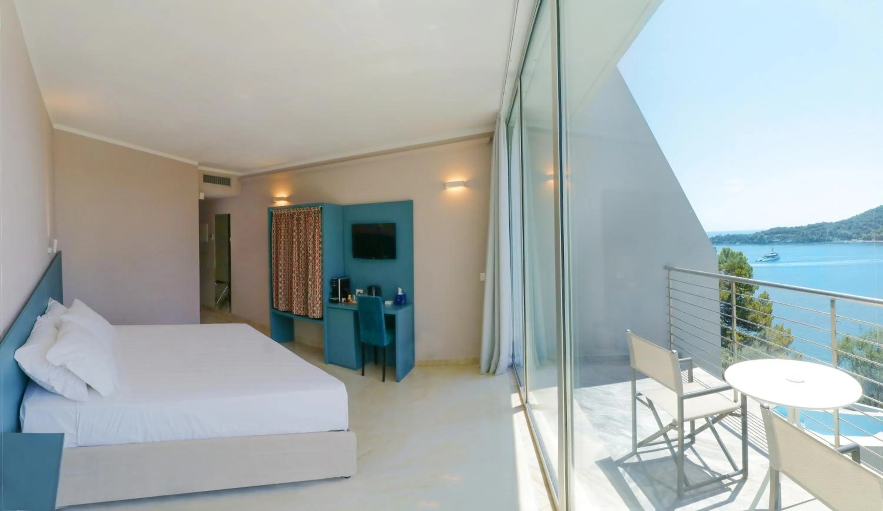 Bedroom, Bed in Cristallo Park Hotel