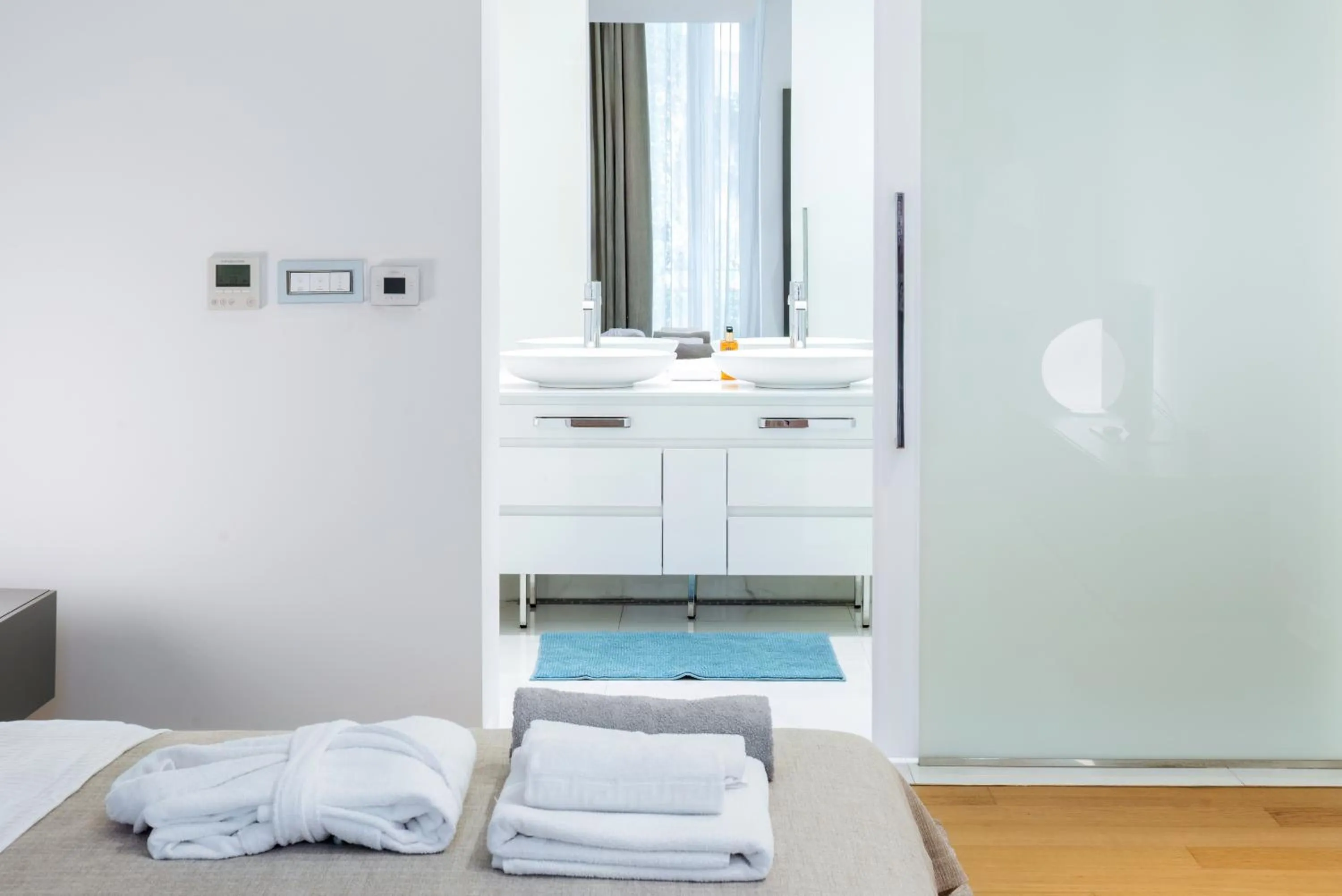 Bed in Luxury Waterfront Villa at Dukly Gardens