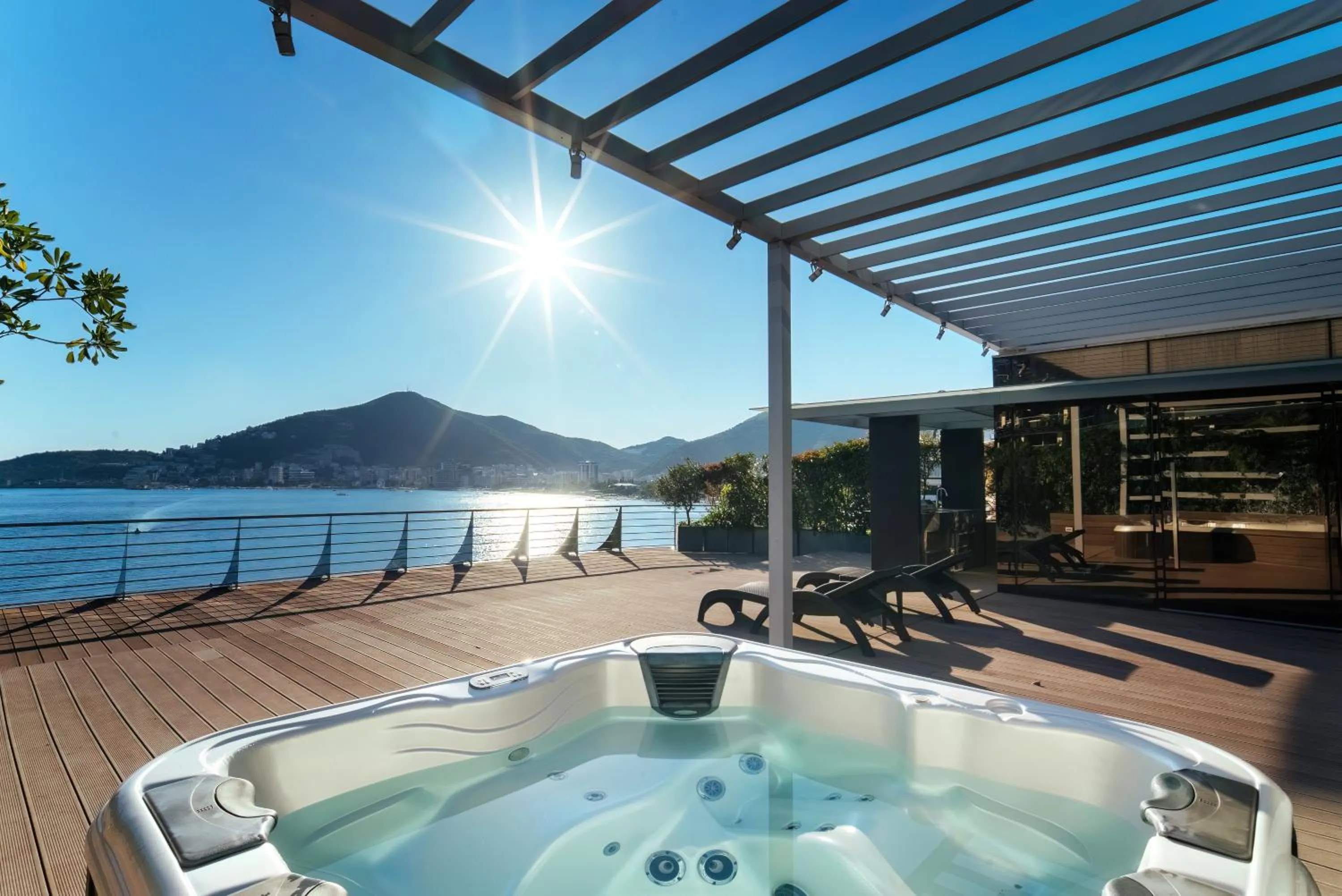 Hot Tub in Luxury Waterfront Villa at Dukly Gardens
