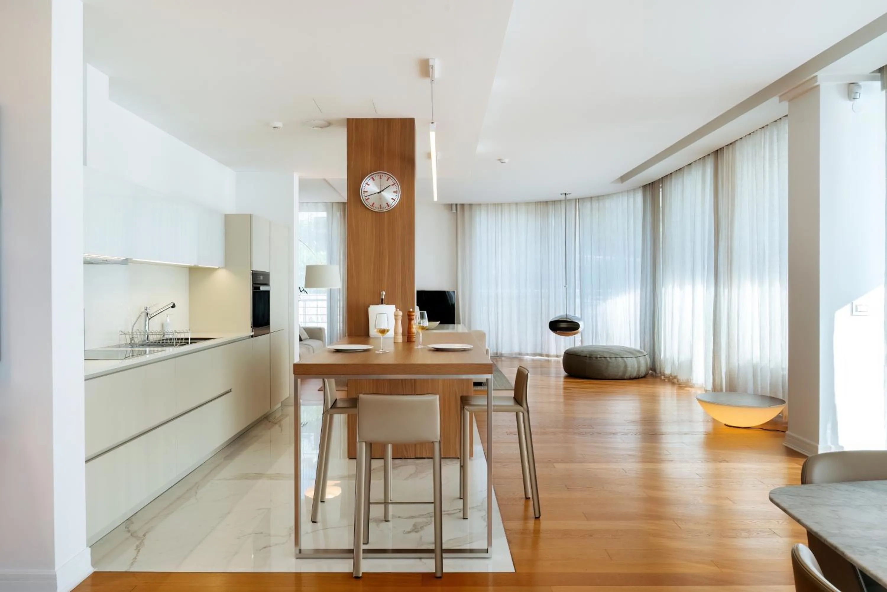 TV and multimedia in Luxury Waterfront Villa at Dukly Gardens