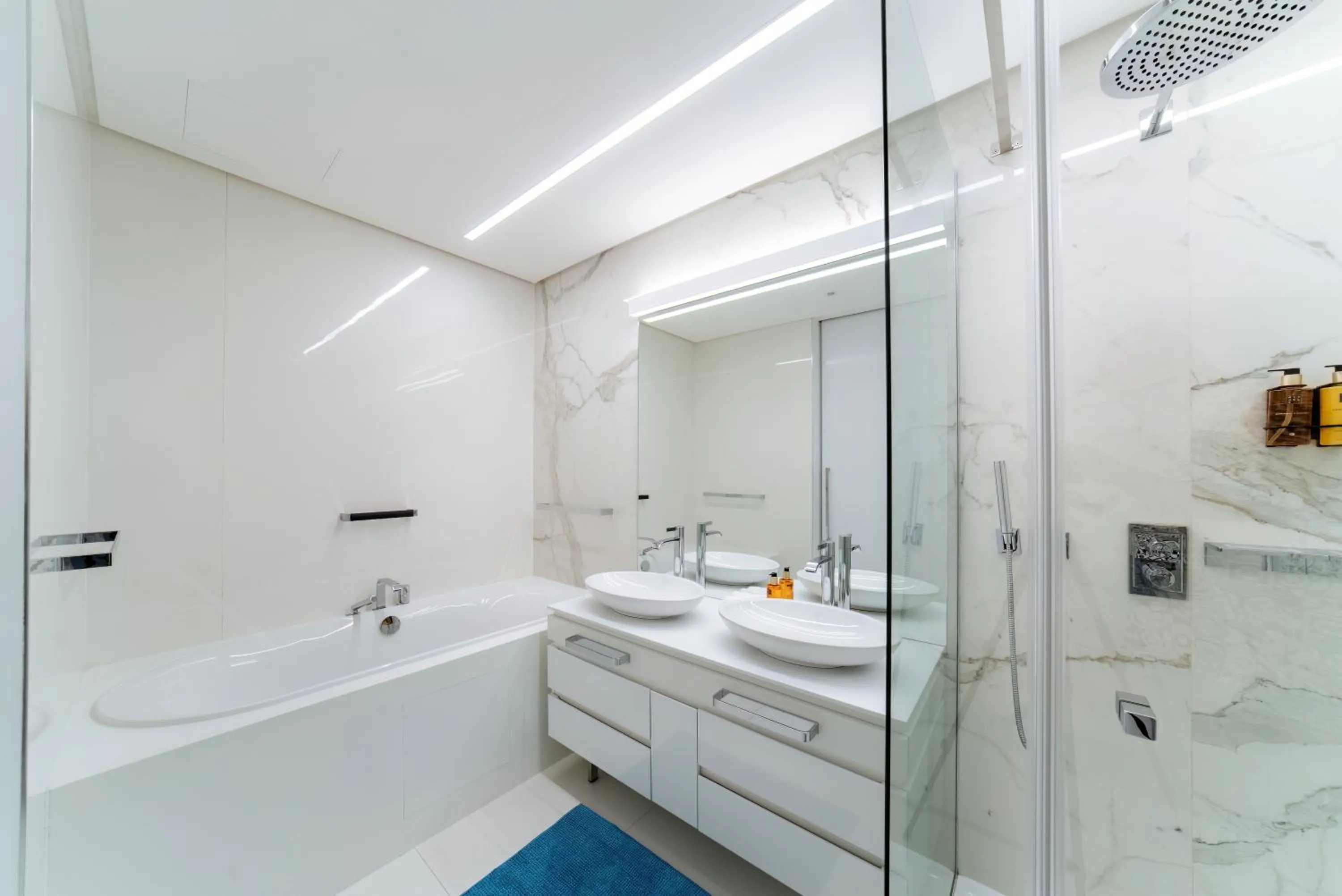 Shower in Luxury Waterfront Villa at Dukly Gardens