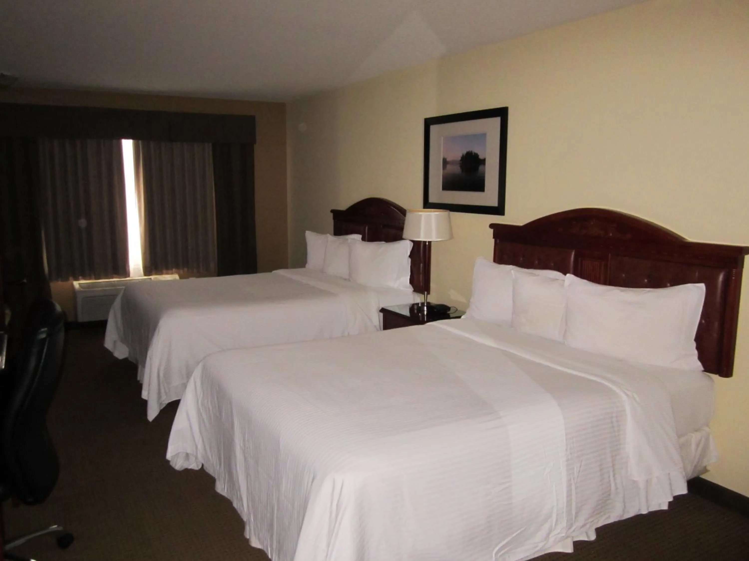 Bed in Trend Mountain Hotel & Conference Centre