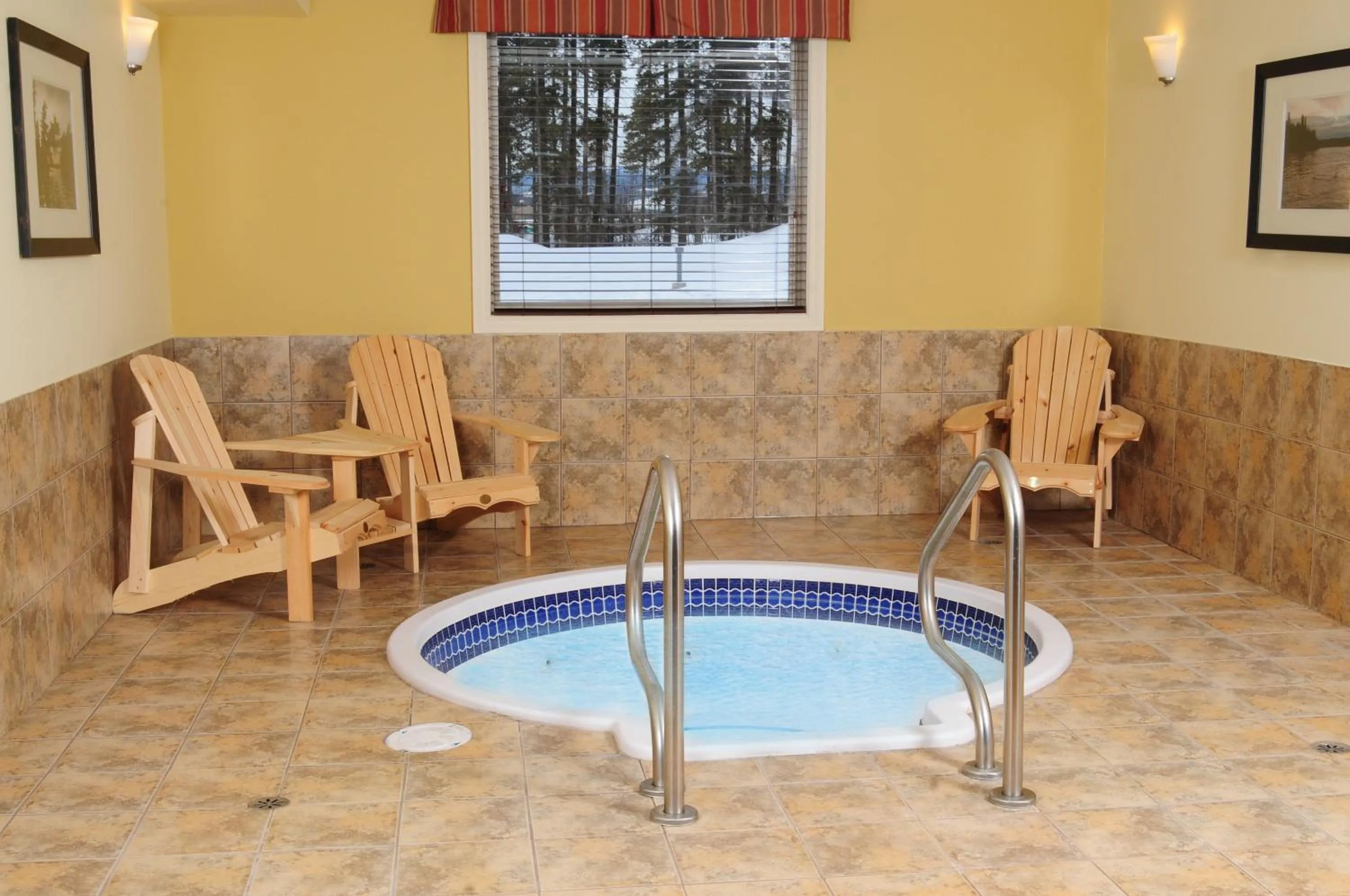 Hot Tub in Trend Mountain Hotel & Conference Centre