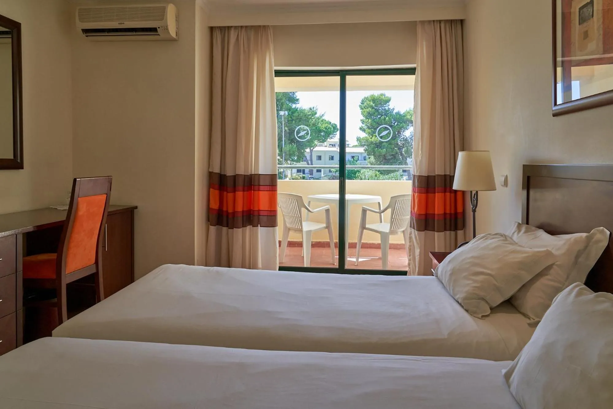 Bed in The Navigator - Palm Oasis Alvor - All Inclusive