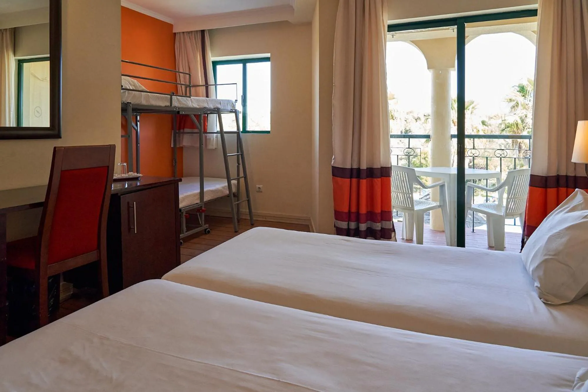 Bed in The Navigator - Palm Oasis Alvor - All Inclusive