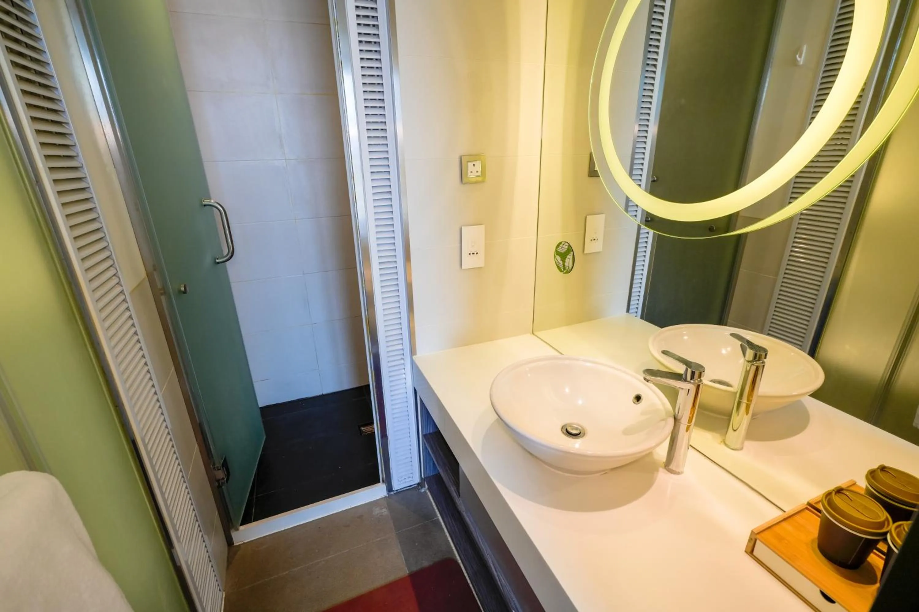 Shower in Epoch Hotel