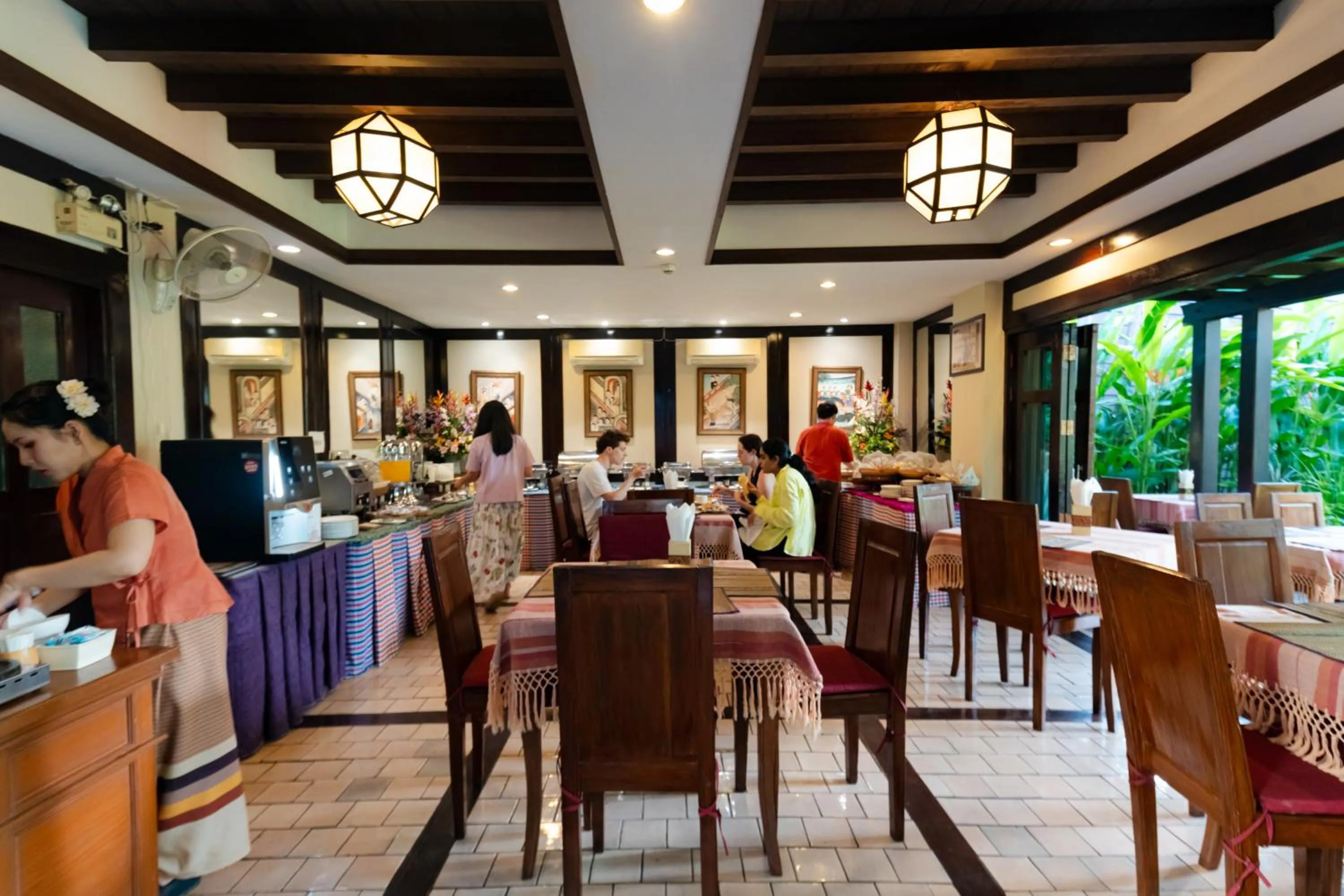 Restaurant/places to eat in Viang Thapae Resort