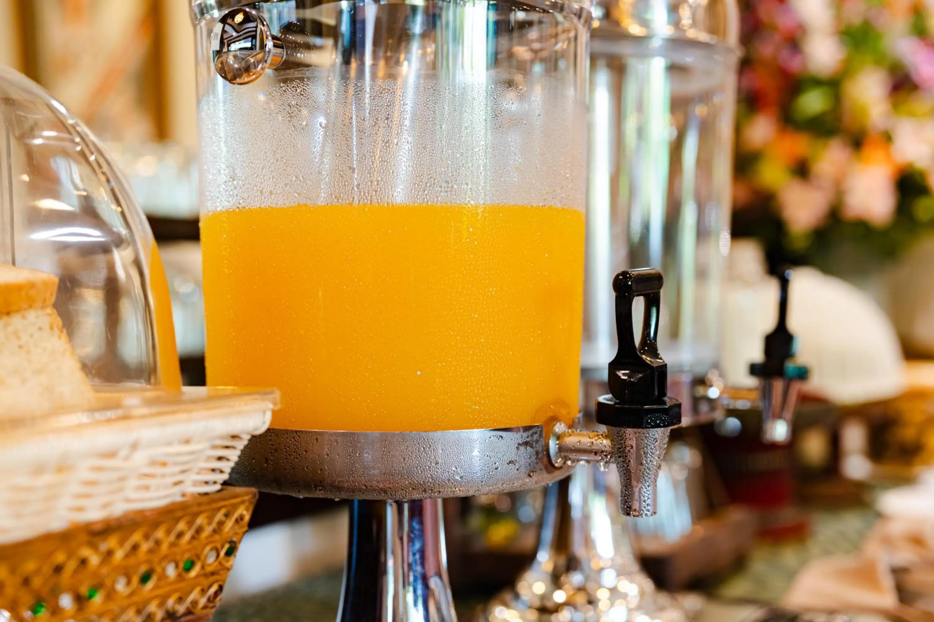 Restaurant/places to eat in Viang Thapae Resort