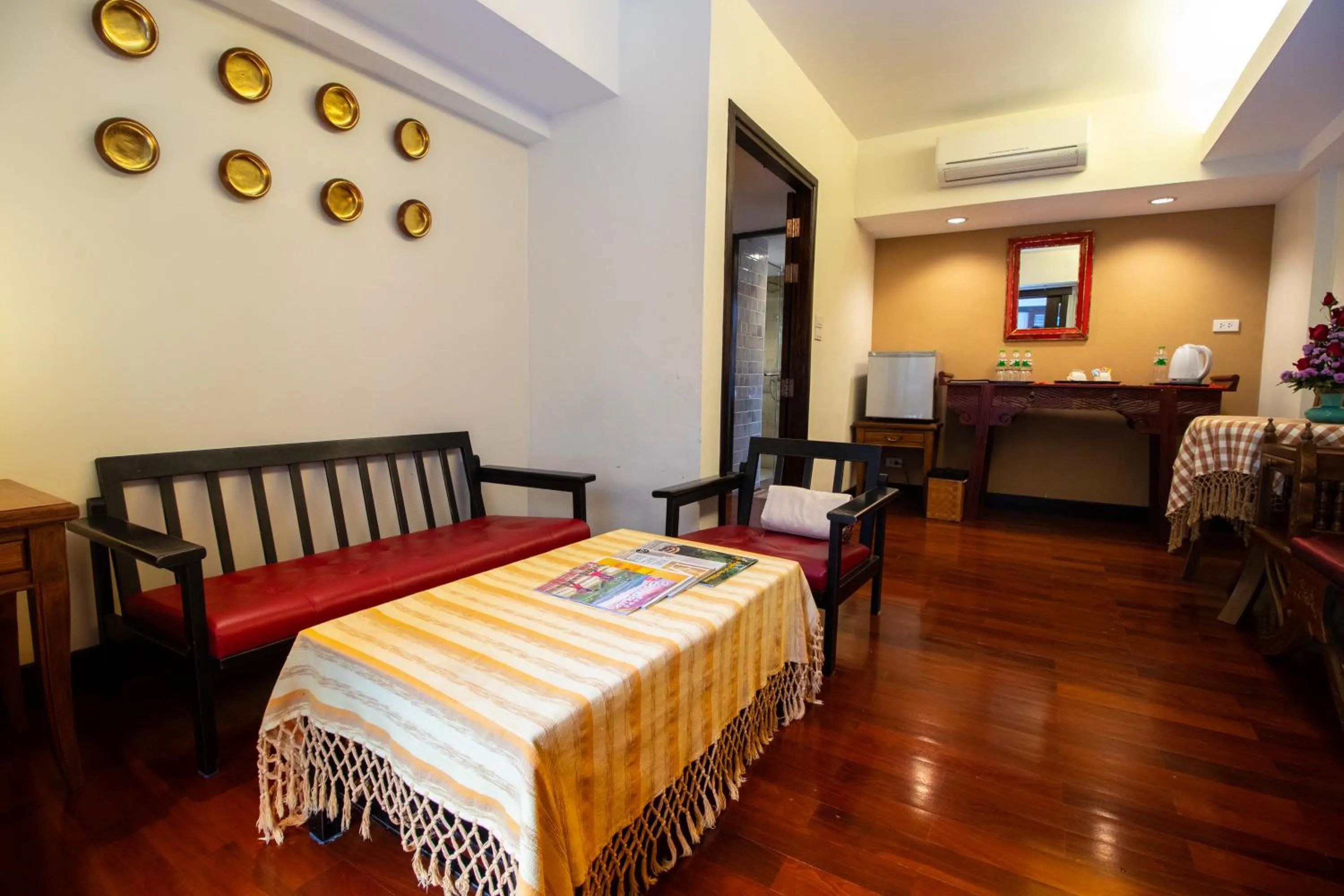 Living room, Bed in Viang Thapae Resort