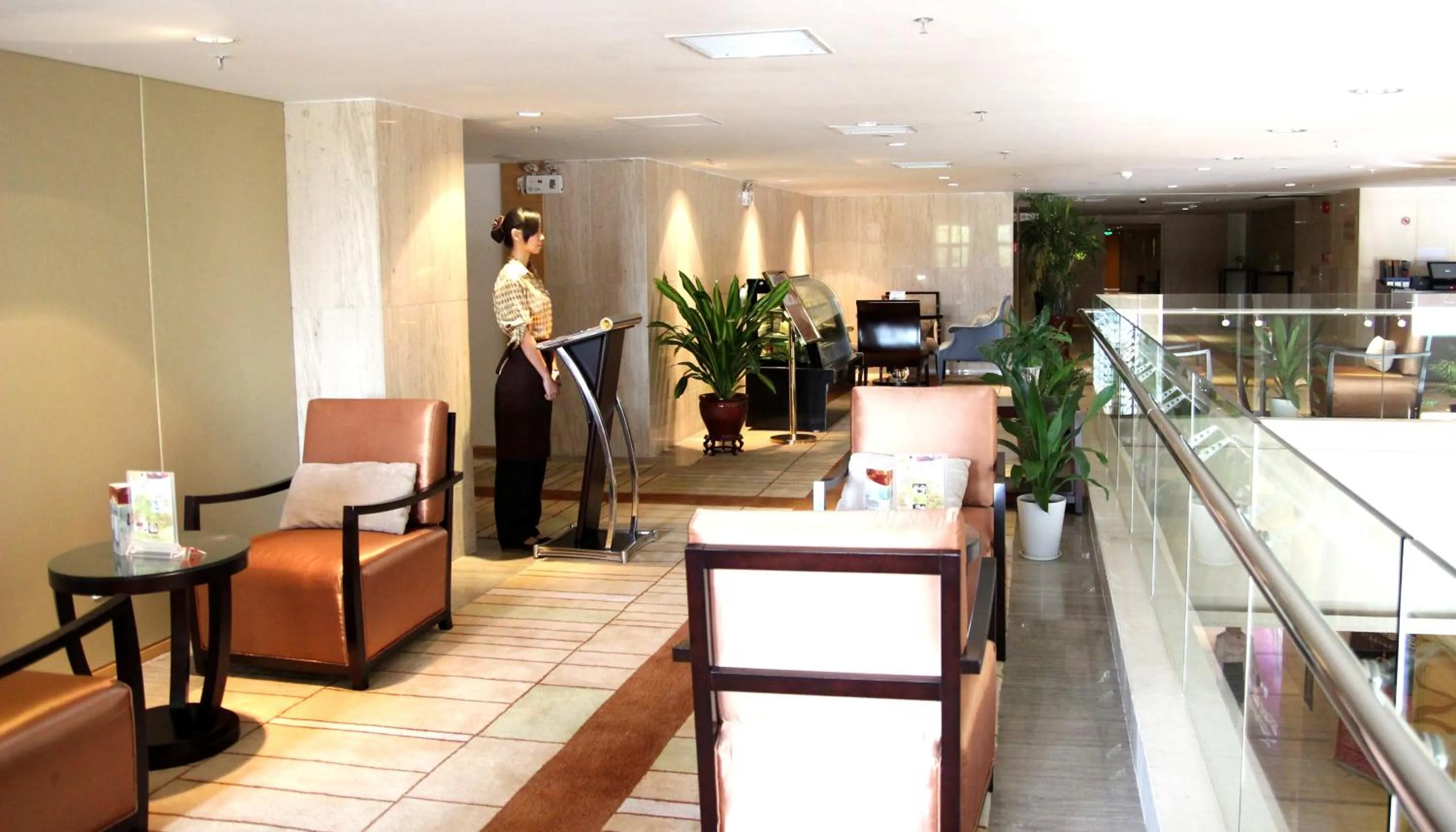 Lounge or bar, Lobby/Reception in Aoyuan Golf Hotel