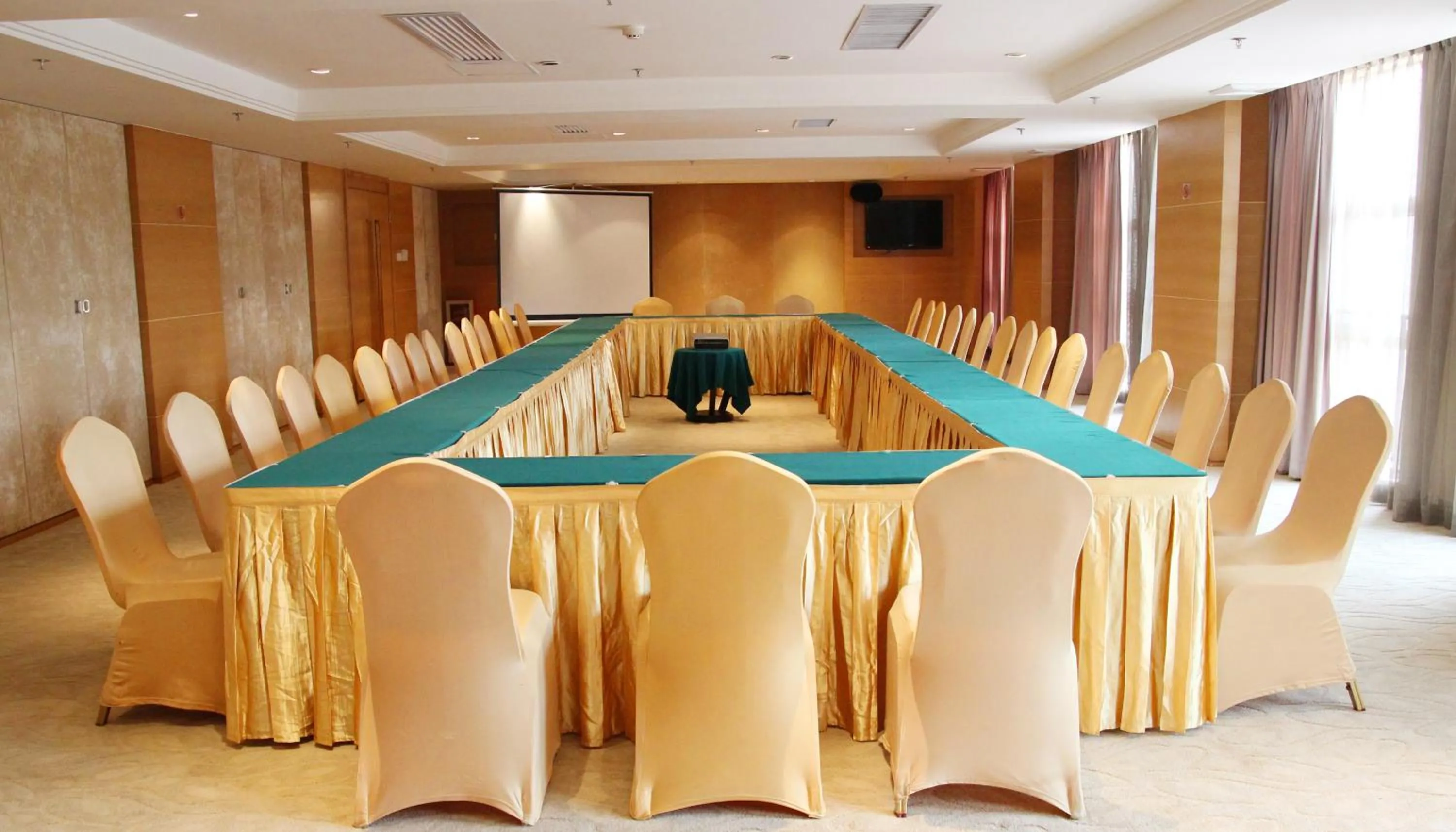 Banquet/Function facilities in Aoyuan Golf Hotel