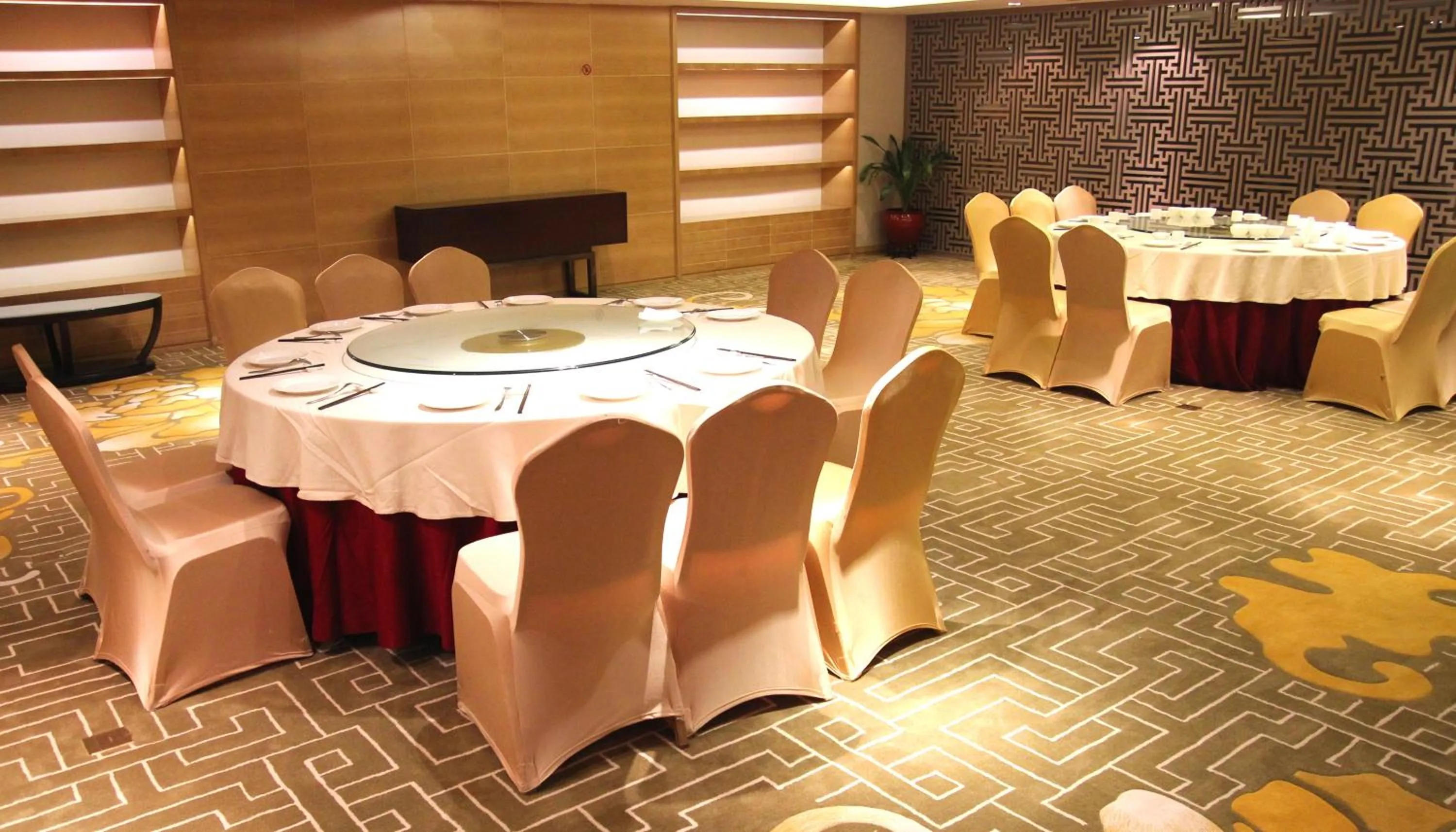Restaurant/places to eat, Banquet Facilities in Aoyuan Golf Hotel