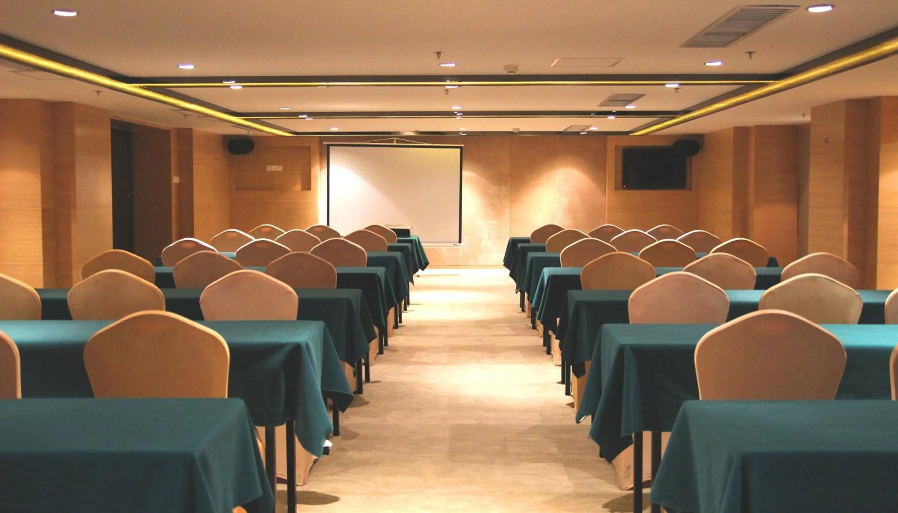 Banquet/Function facilities in Aoyuan Golf Hotel