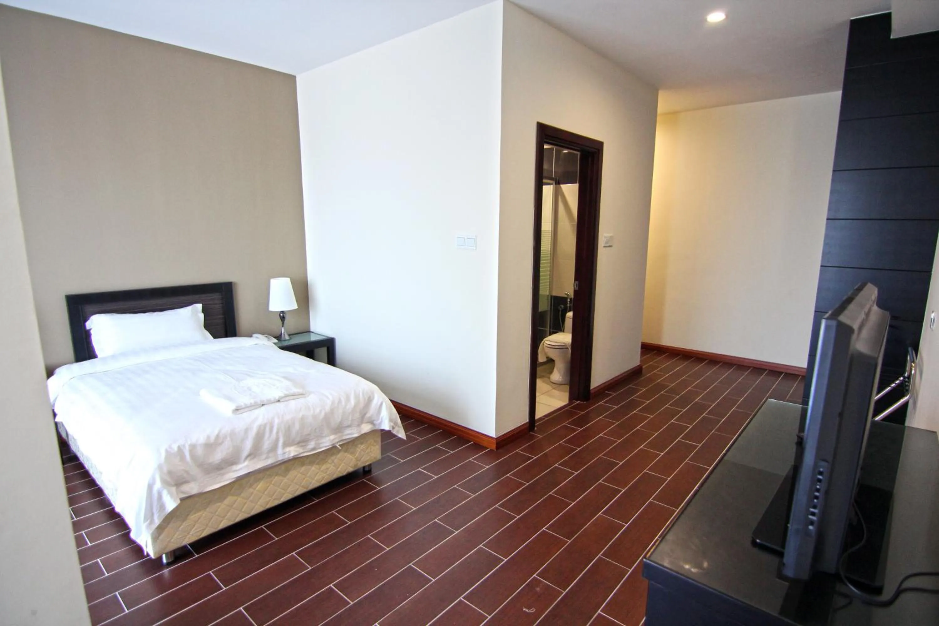 Bed in Putatan Platinum Hotel