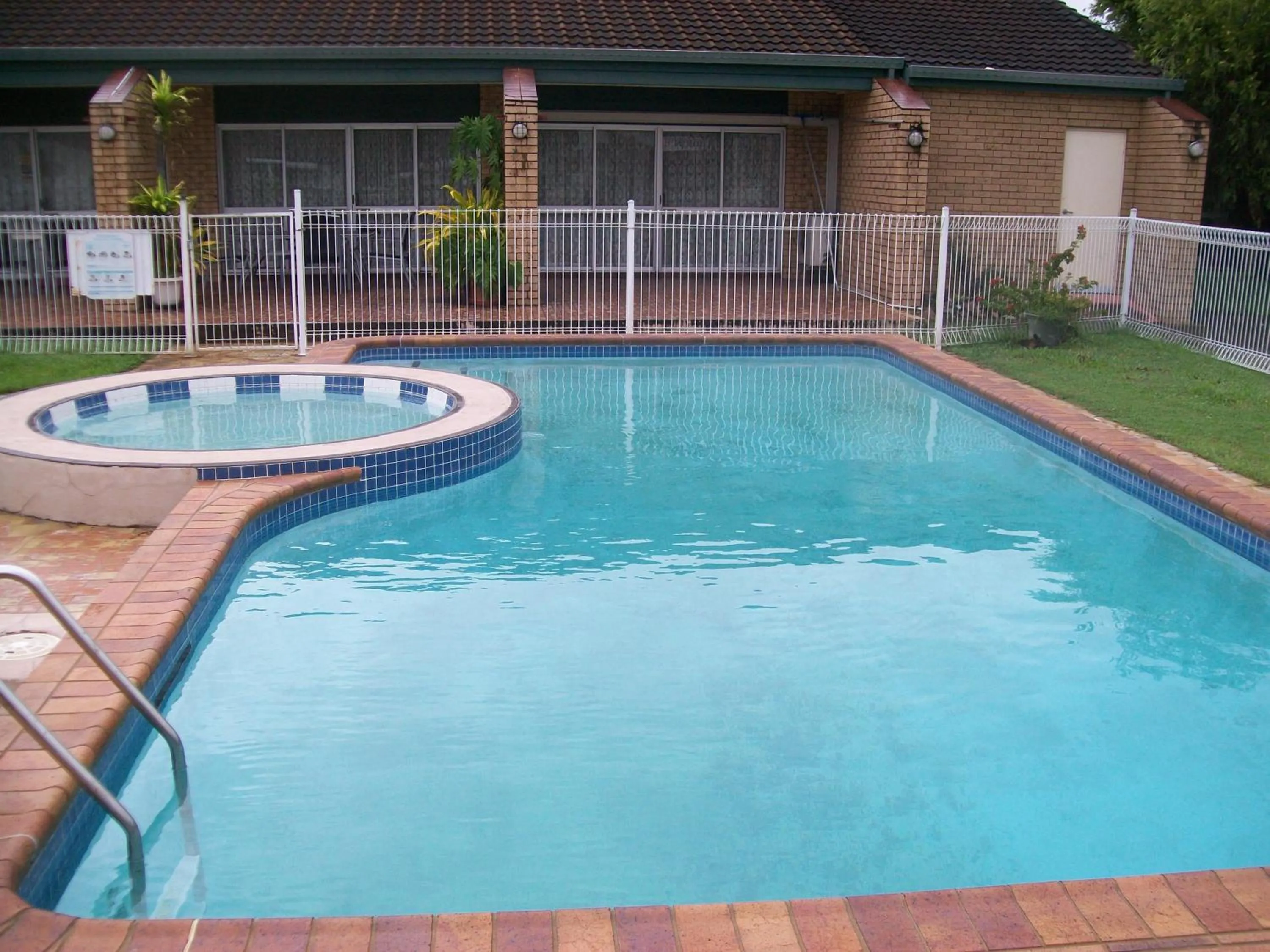 Swimming pool in Sun Plaza Motel - Mackay