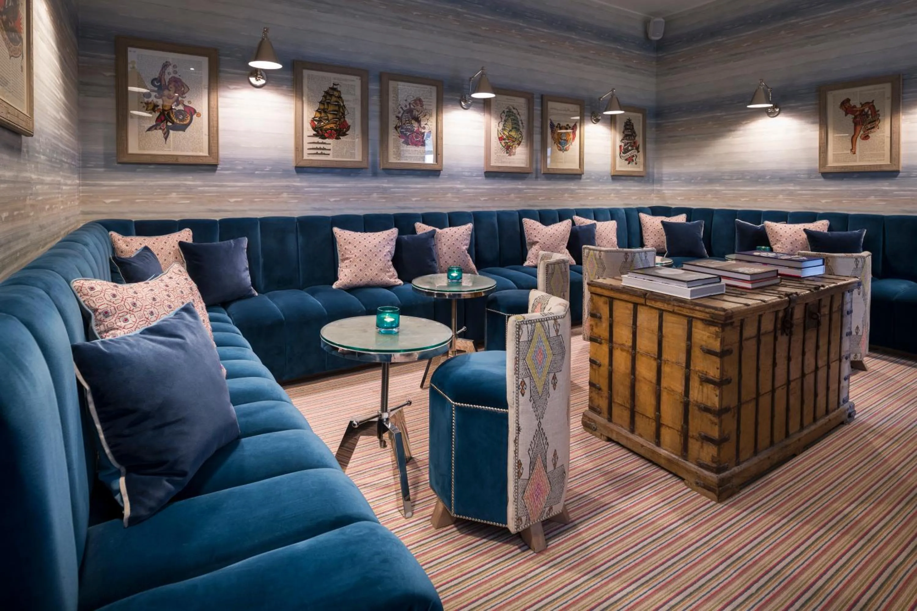 Seating area in Harbour Hotel Padstow