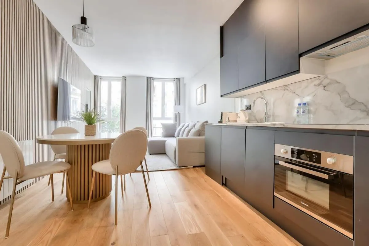 Beautiful 2BR in City Center of Paris