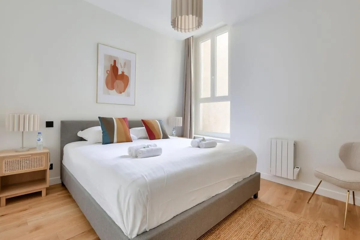 Bed in Beautiful 2BR in City Center of Paris
