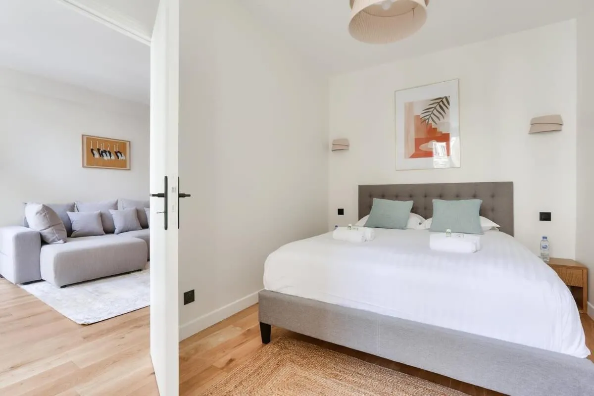 Bed in Beautiful 2BR in City Center of Paris